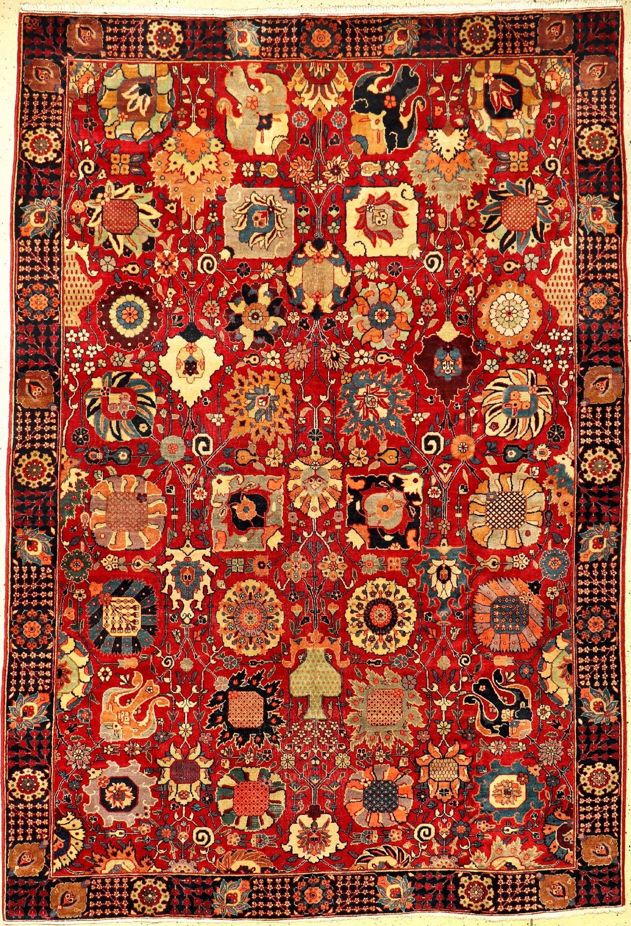 Feiner Täbriz "PETAG" alt "Signiert" (Safavid Kerman-Vase Design), Nordwestpersien, um 1920, Korkwolle geknüpft auf Baumwolle. ...