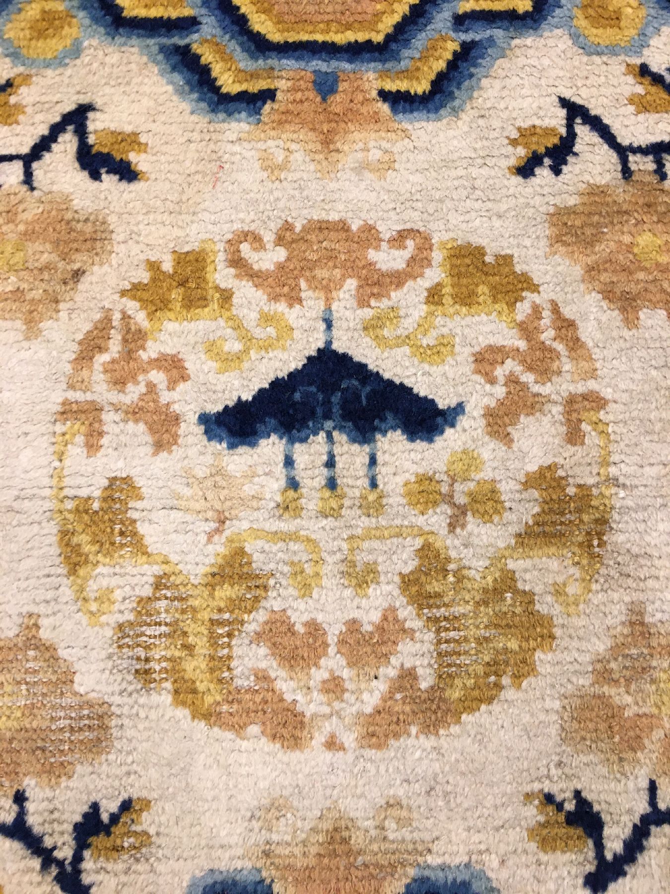 Detail c: Ning-Hsia "Sitzbankteppiche" antik, Westchina, 1.Hälfte 19.Jhd., Wolle geknüpft auf Baumwolle. Seltene Sitzmatten aus der verbotenen ...