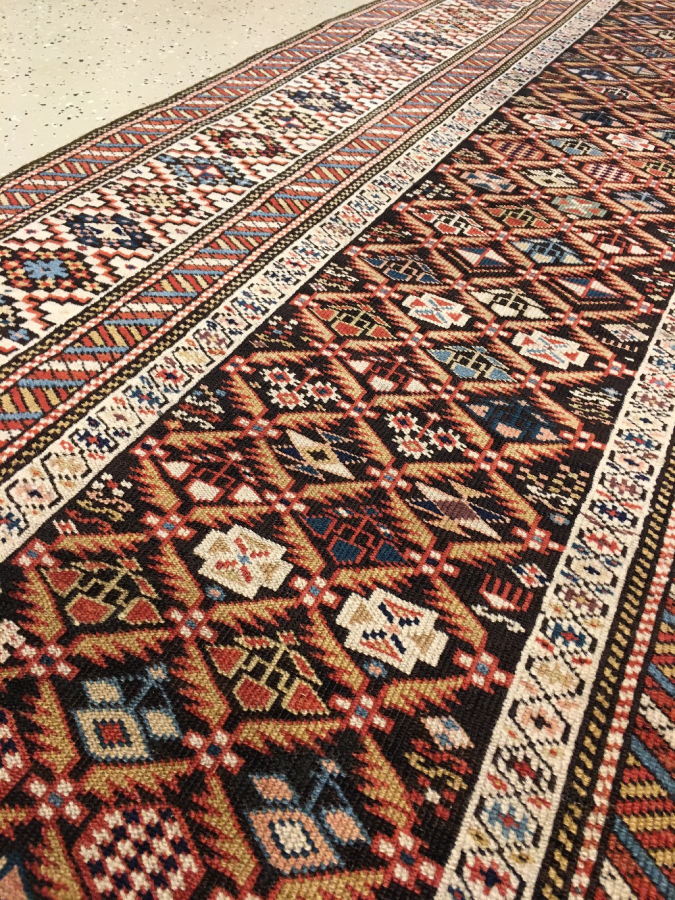 Detail f: Sehr feine Kuba "Galerie" antik, Ostkaukasus, 19.Jhd., Wolle geknüpft auf Wolle. Bemerkenswert fein geknüpfter Kuba mit Rautengitter ...