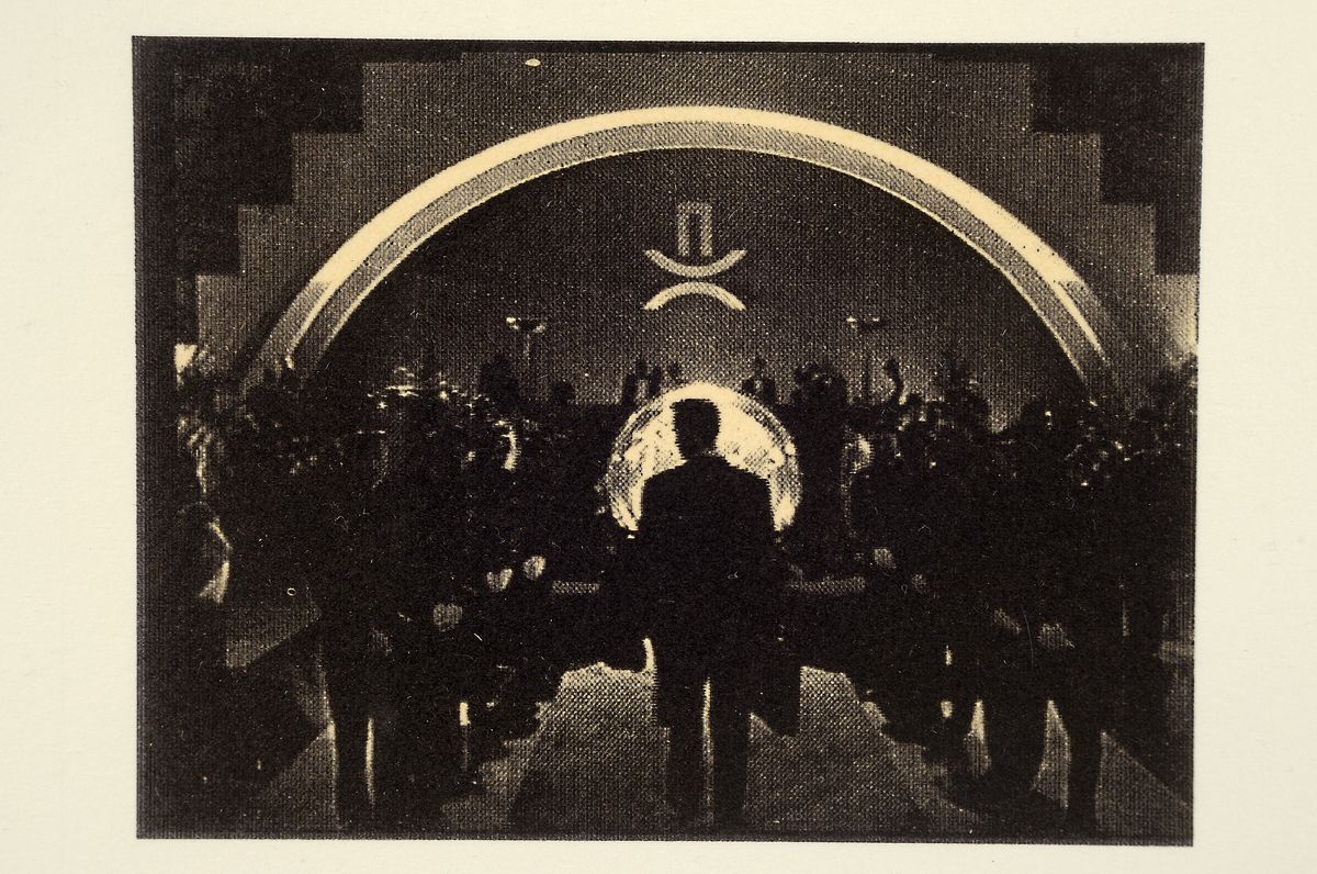 Robert Longo, geb. 1951, Radierung, handsigniert, num. 39/48, re. u. monogrammiert und dat. 95, ca. 7.5 x 10 cm, Blattmaß: 20.5x 25.5 cm