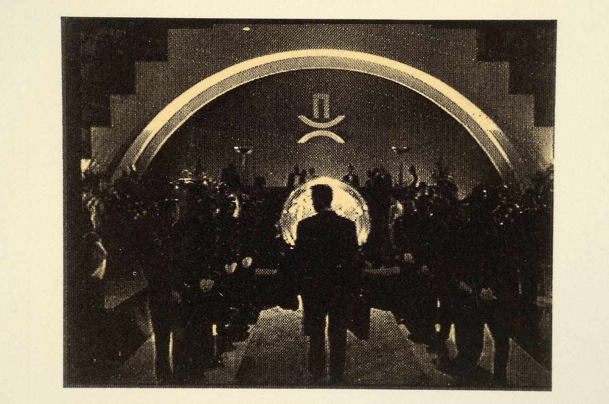 Detail k: Robert Longo, geb. 1951, Radierung, handsigniert, num. 39/48, re. u. monogrammiert und dat. 95, ca. 7.5 x 10 cm, Blattmaß: 20.5x 25.5 cm