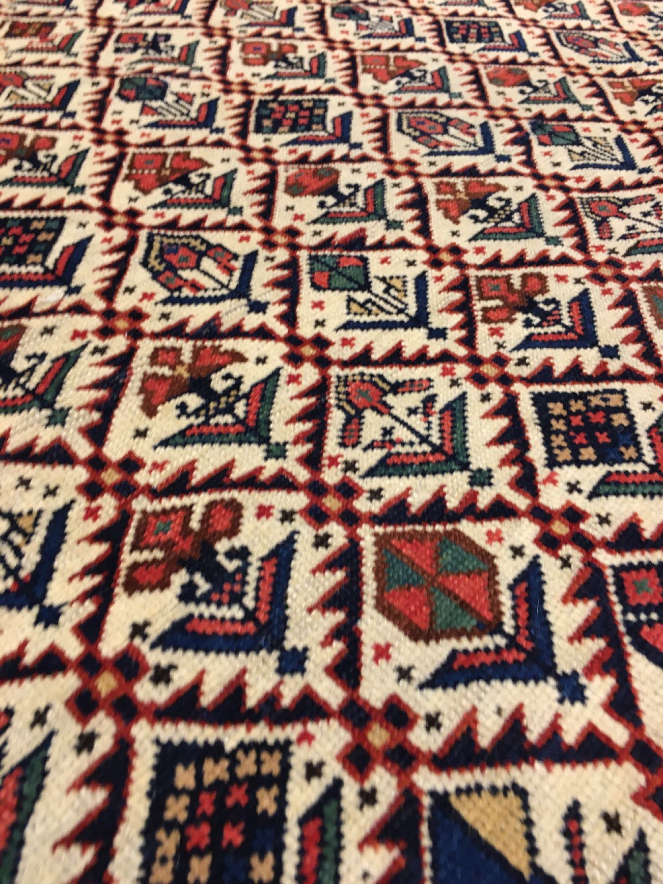 Detail c: Sehr feiner Schirwan "Gebetsteppich" antik (Mit minimalen Seiden-Highlights), Ostkaukasus, Datiert um 1900, Wolle/min. Seiden-Highlights ...