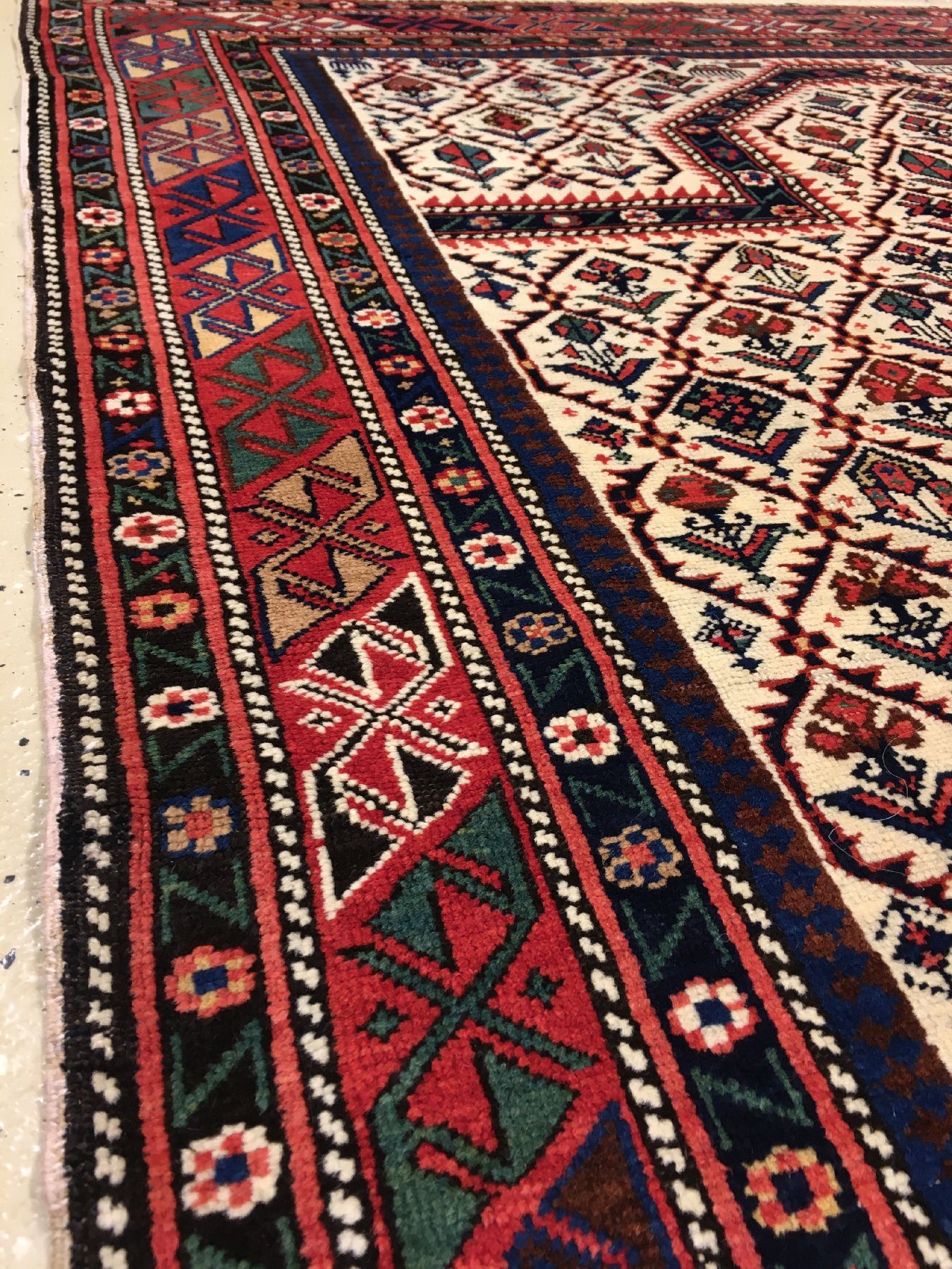 Detail g: Sehr feiner Schirwan "Gebetsteppich" antik (Mit minimalen Seiden-Highlights), Ostkaukasus, Datiert um 1900, Wolle/min. Seiden-Highlights ...
