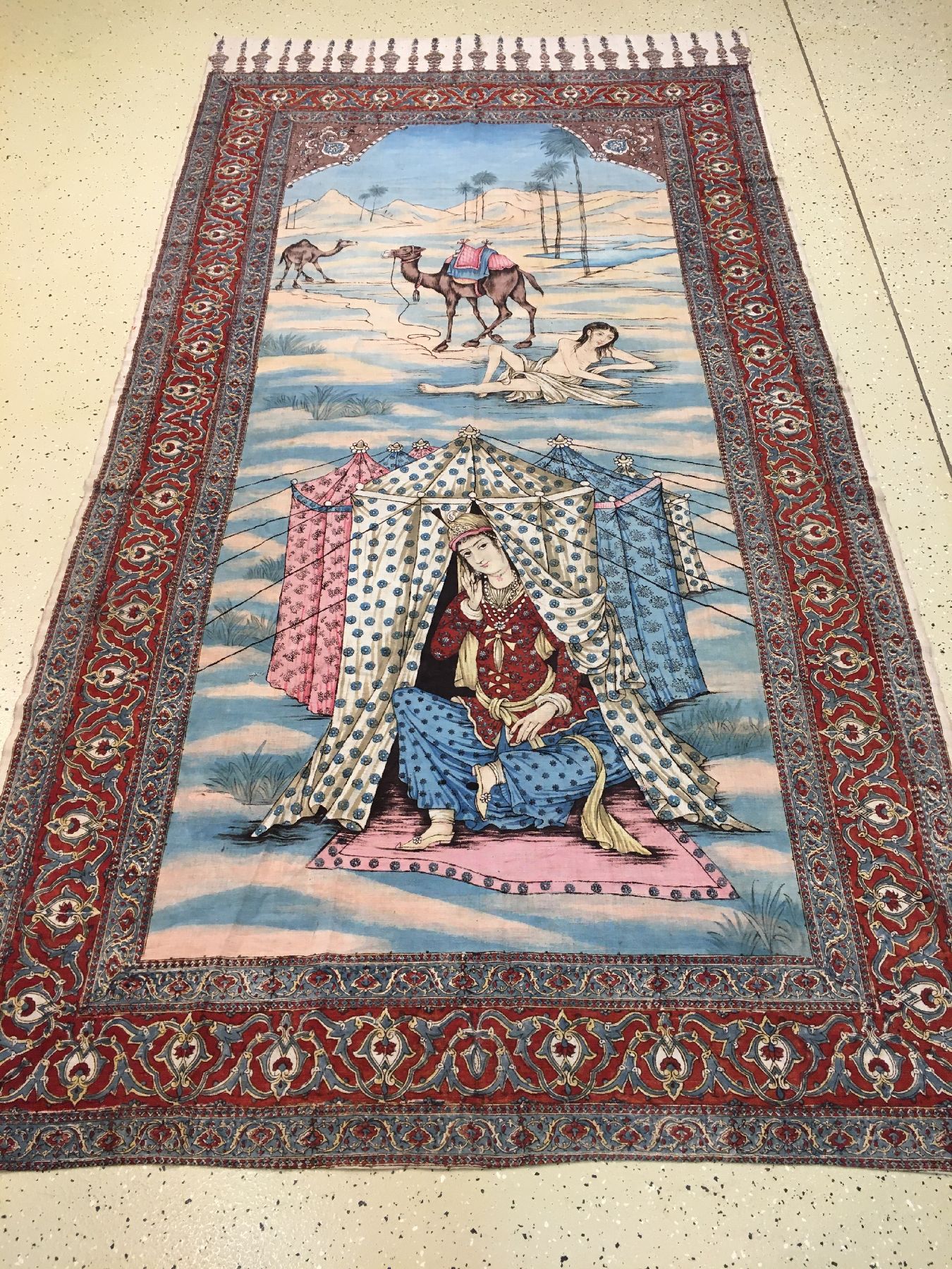 Detail a: Esfahan "Qalamkar" antik (Leyli & Majnun), Zentralpersien, um 1900, Baumwolltuch teils aufgedruckt und bemalt. Feine Zeichnung, absolute ...