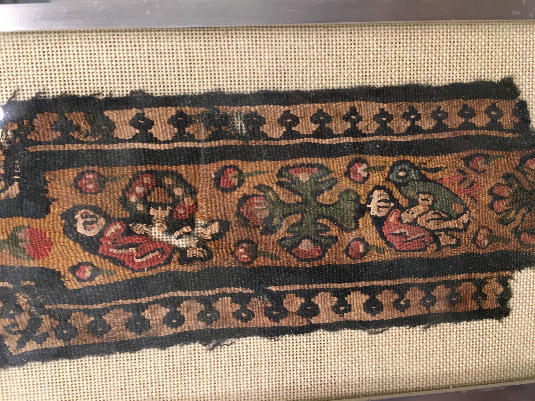Detail b: (12 Lots) Seltene frühe Koptische "Textilfragmente" antik, Ägypten, 4.-7.Jhd., Wolle mit Baumwolle gewebt auf Wolle. Mystische Fragmente ...