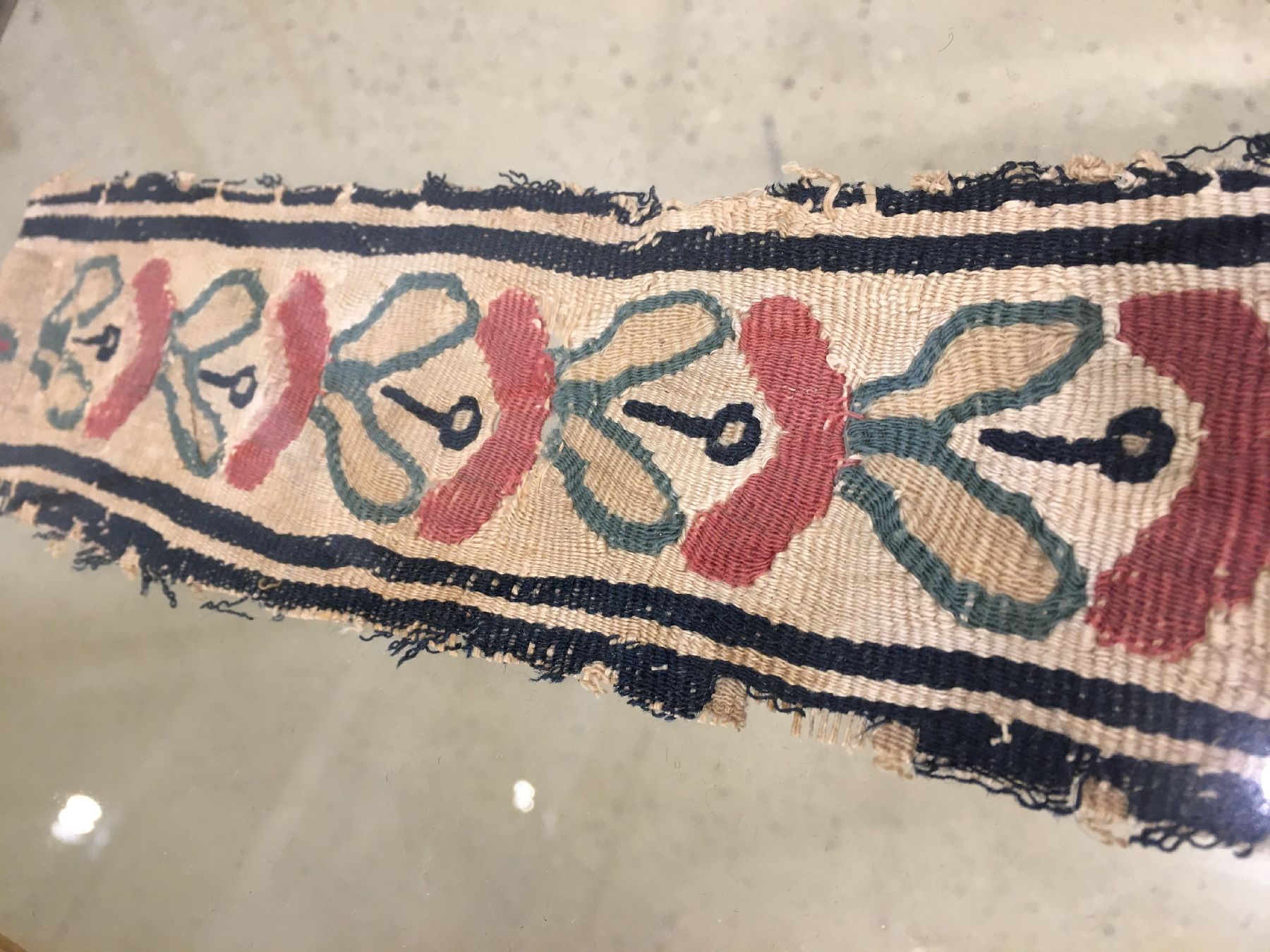 Detail c: (12 Lots) Seltene frühe Koptische "Textilfragmente" antik, Ägypten, 4.-7.Jhd., Wolle mit Baumwolle gewebt auf Wolle. Mystische Fragmente ...