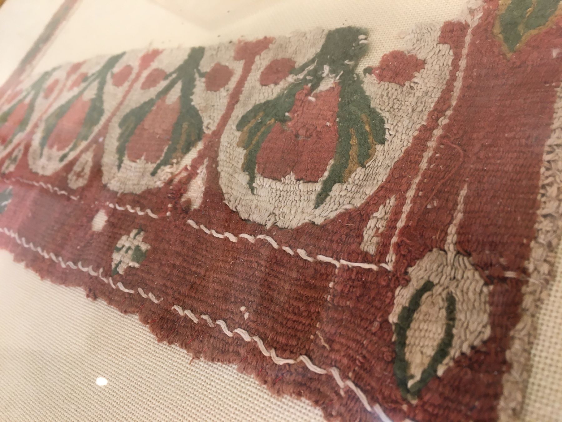 Detail d: (12 Lots) Seltene frühe Koptische "Textilfragmente" antik, Ägypten, 4.-7.Jhd., Wolle mit Baumwolle gewebt auf Wolle. Mystische Fragmente ...