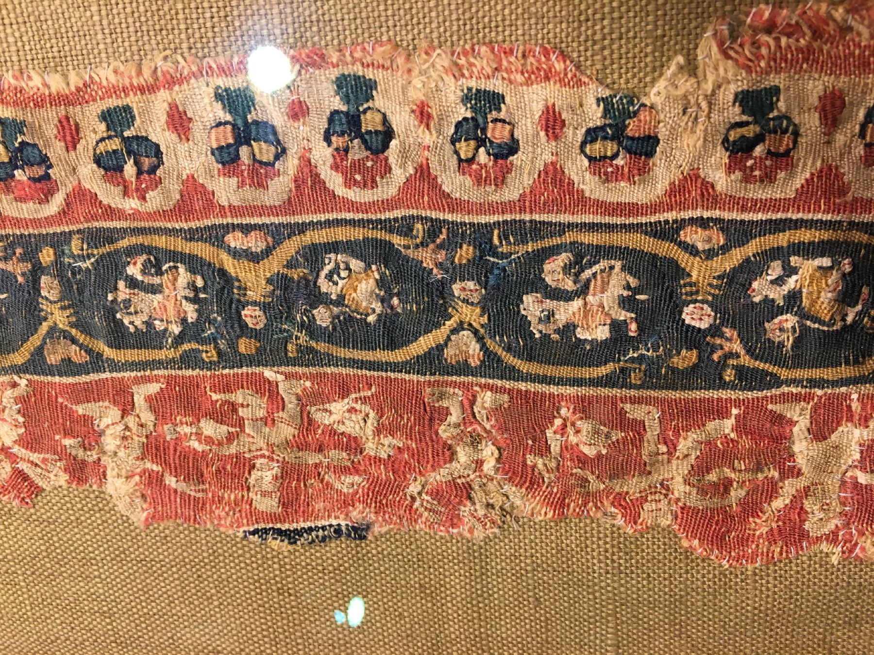 Detail e: (12 Lots) Seltene frühe Koptische "Textilfragmente" antik, Ägypten, 4.-7.Jhd., Wolle mit Baumwolle gewebt auf Wolle. Mystische Fragmente ...