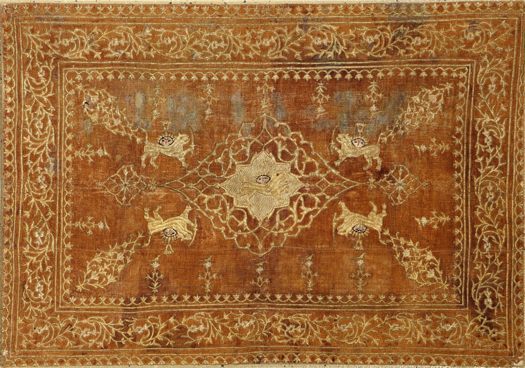 Persische Qajar "Metallstickerei" antik (QajarWappen, Löwe & Sonne), Südpersien, Mitte 19.Jhd., Metallstickerei auf Seiden-Samt. Feine ...