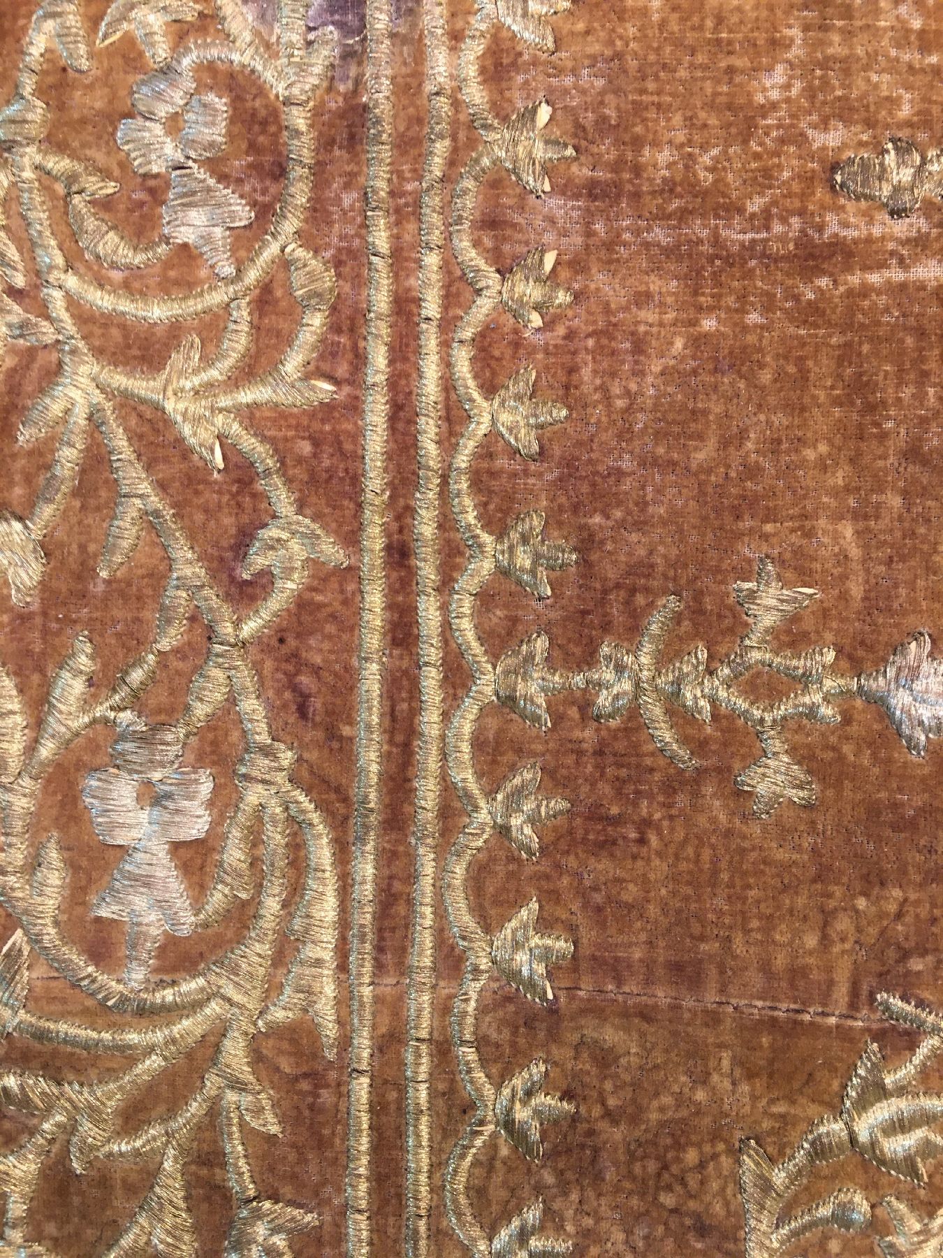 Detail e: Persische Qajar "Metallstickerei" antik (QajarWappen, Löwe & Sonne), Südpersien, Mitte 19.Jhd., Metallstickerei auf Seiden-Samt. Feine ...