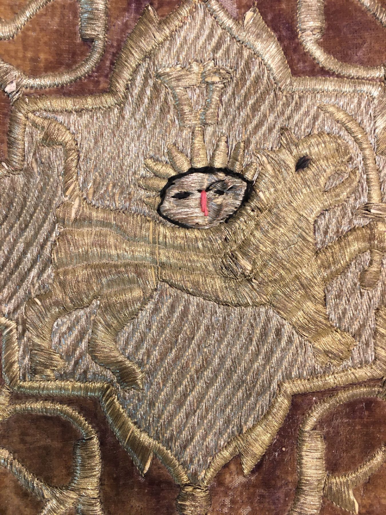 Detail g: Persische Qajar "Metallstickerei" antik (QajarWappen, Löwe & Sonne), Südpersien, Mitte 19.Jhd., Metallstickerei auf Seiden-Samt. Feine ...
