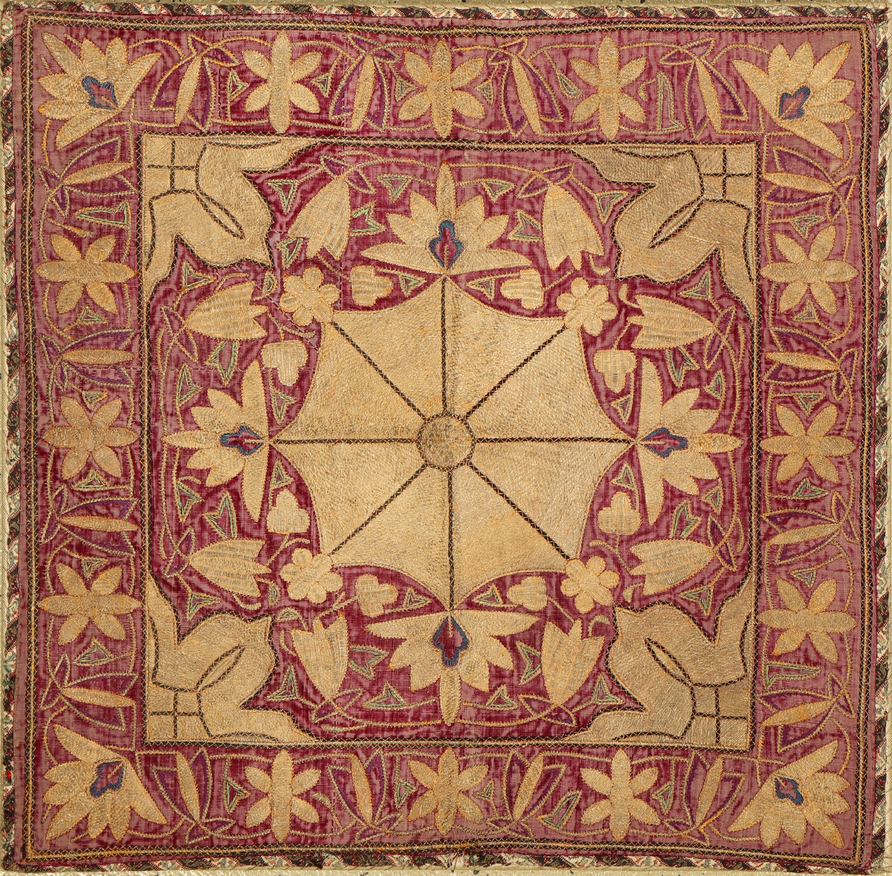 Persische Qajar "Metallstickerei" antik, Südpersien, frühes/Mitte 19.Jhd., Metallstickerei auf violetten Seiden-Samt. Sehr feine ...