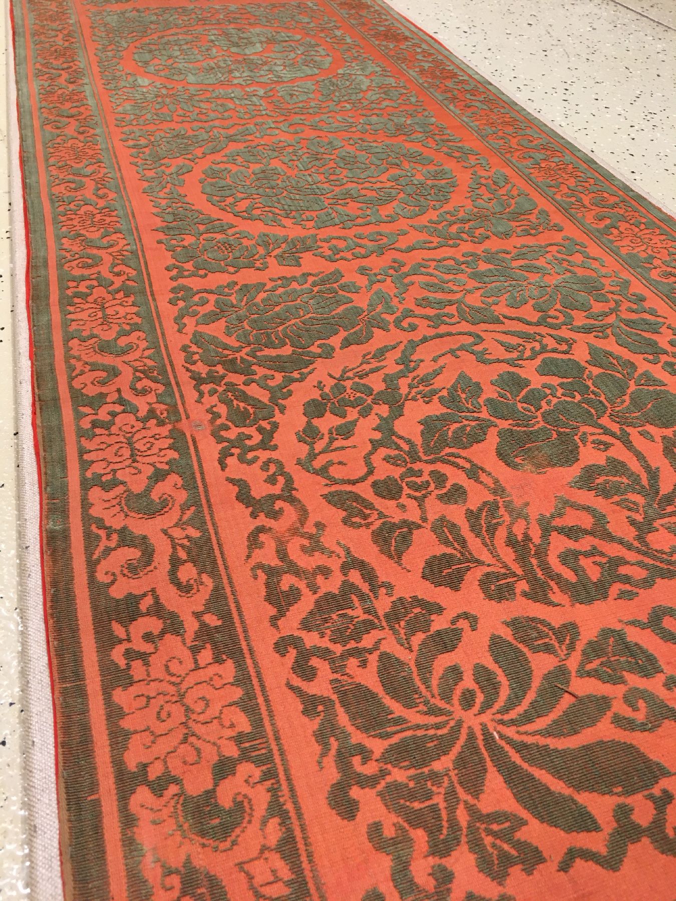 Detail b: Sehr feines chinesisches "Seiden-Velvet" Textil antik (Qing Dynastie), China, 1.Hälfte 19.Jhd., Velvetstickerei. Sehr feine Handarbeit. ...