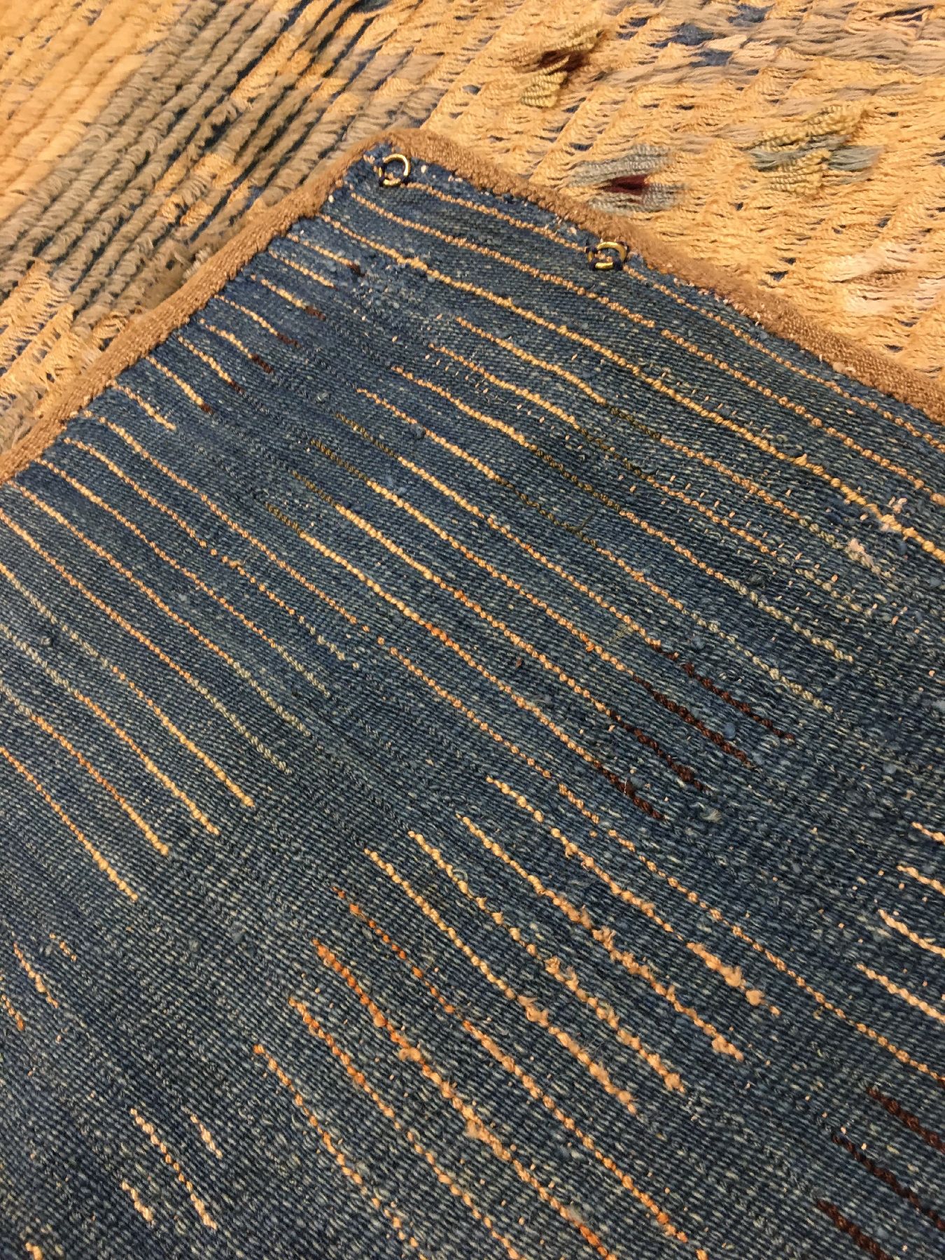 Detail h: Seltener früher Rya antik (Publiziert bei Bausback), Schweden, Datiert um 1797, Wolle geknüpft auf Wolle. Publizierter schwedischer Rya Teppich ...