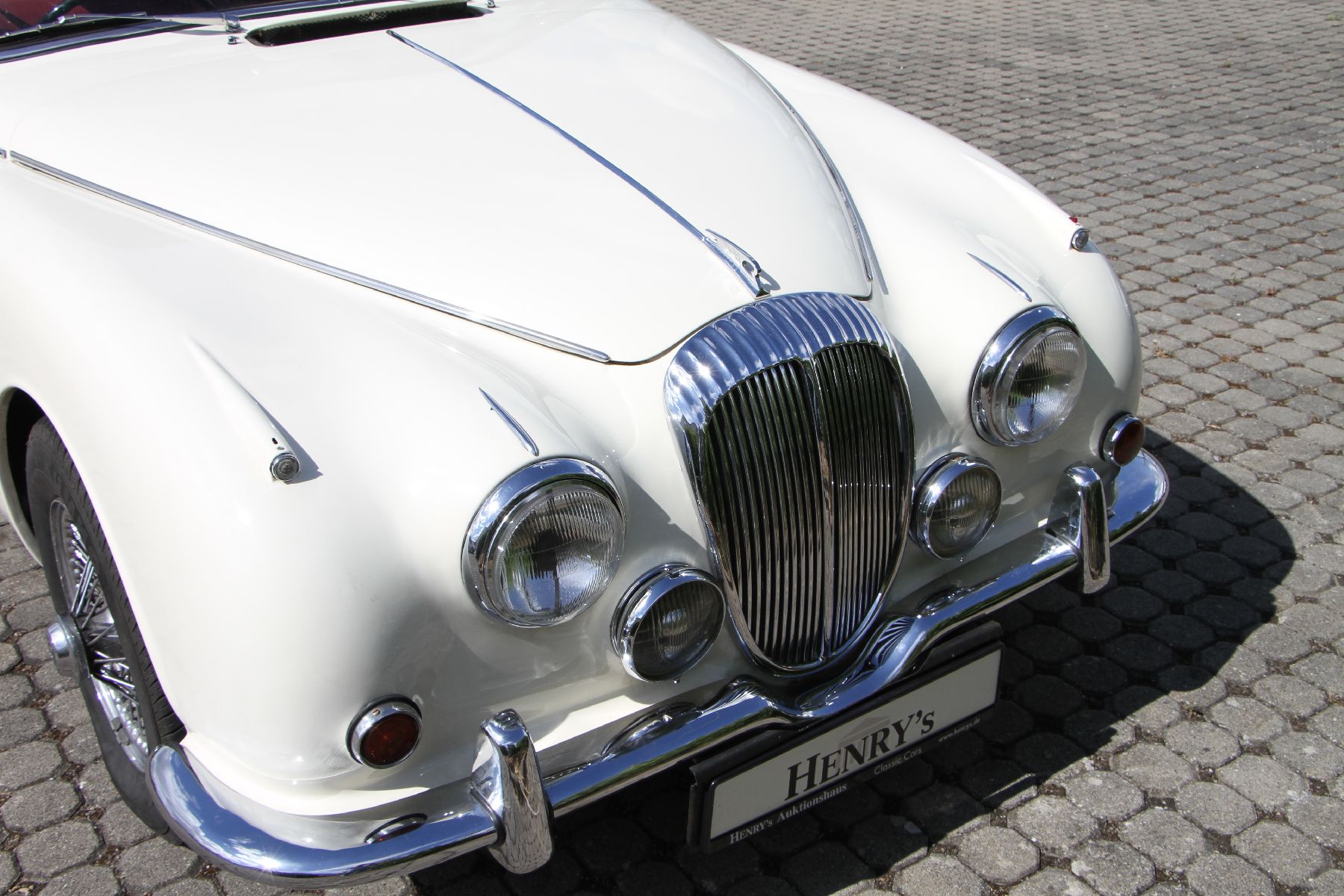 Detail b: Daimler 2,5 Liter V8 Saloon Limousine, Fahrgestellnummer: P1K1963BW, EZ 02/1968, Laufleistung ca. 22.185 miles, H-Zulassung, 124 PS, ...
