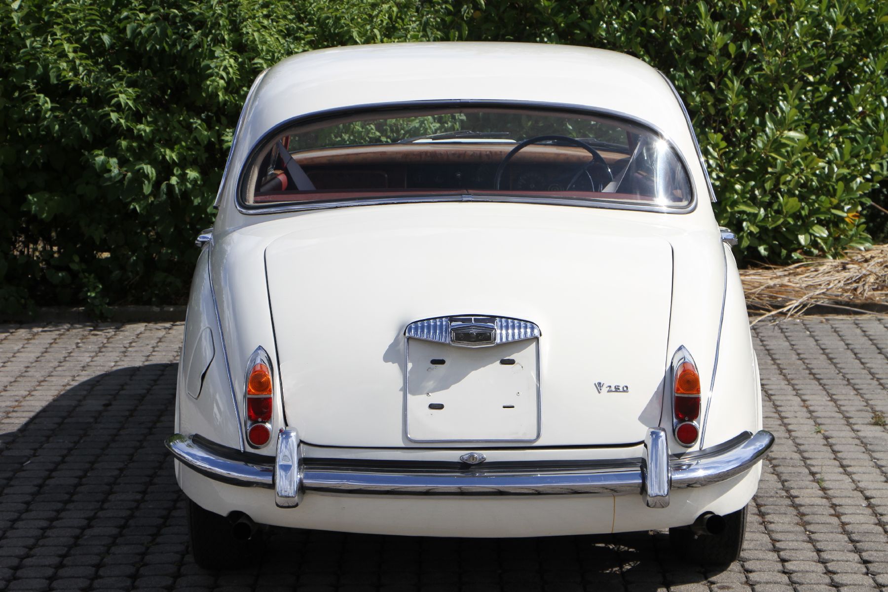Detail c: Daimler 2,5 Liter V8 Saloon Limousine, Fahrgestellnummer: P1K1963BW, EZ 02/1968, Laufleistung ca. 22.185 miles, H-Zulassung, 124 PS, ...