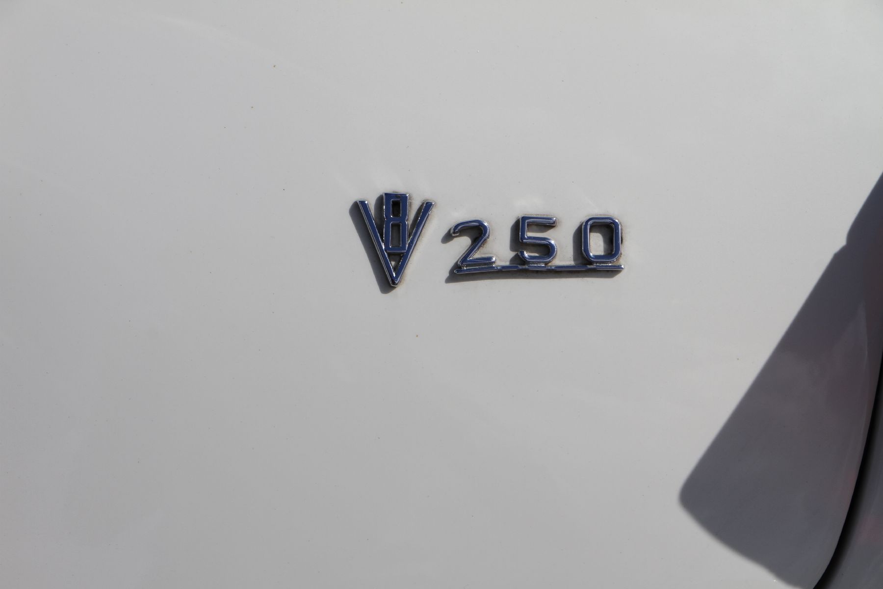 Detail d: Daimler 2,5 Liter V8 Saloon Limousine, Fahrgestellnummer: P1K1963BW, EZ 02/1968, Laufleistung ca. 22.185 miles, H-Zulassung, 124 PS, ...