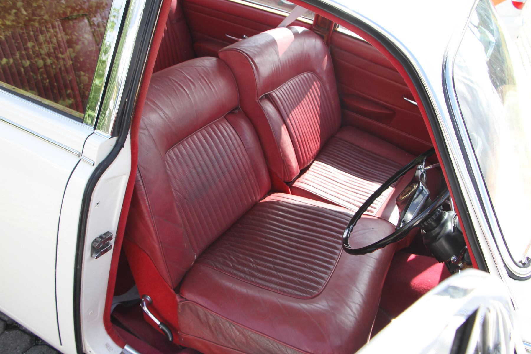 Detail f: Daimler 2,5 Liter V8 Saloon Limousine, Fahrgestellnummer: P1K1963BW, EZ 02/1968, Laufleistung ca. 22.185 miles, H-Zulassung, 124 PS, ...
