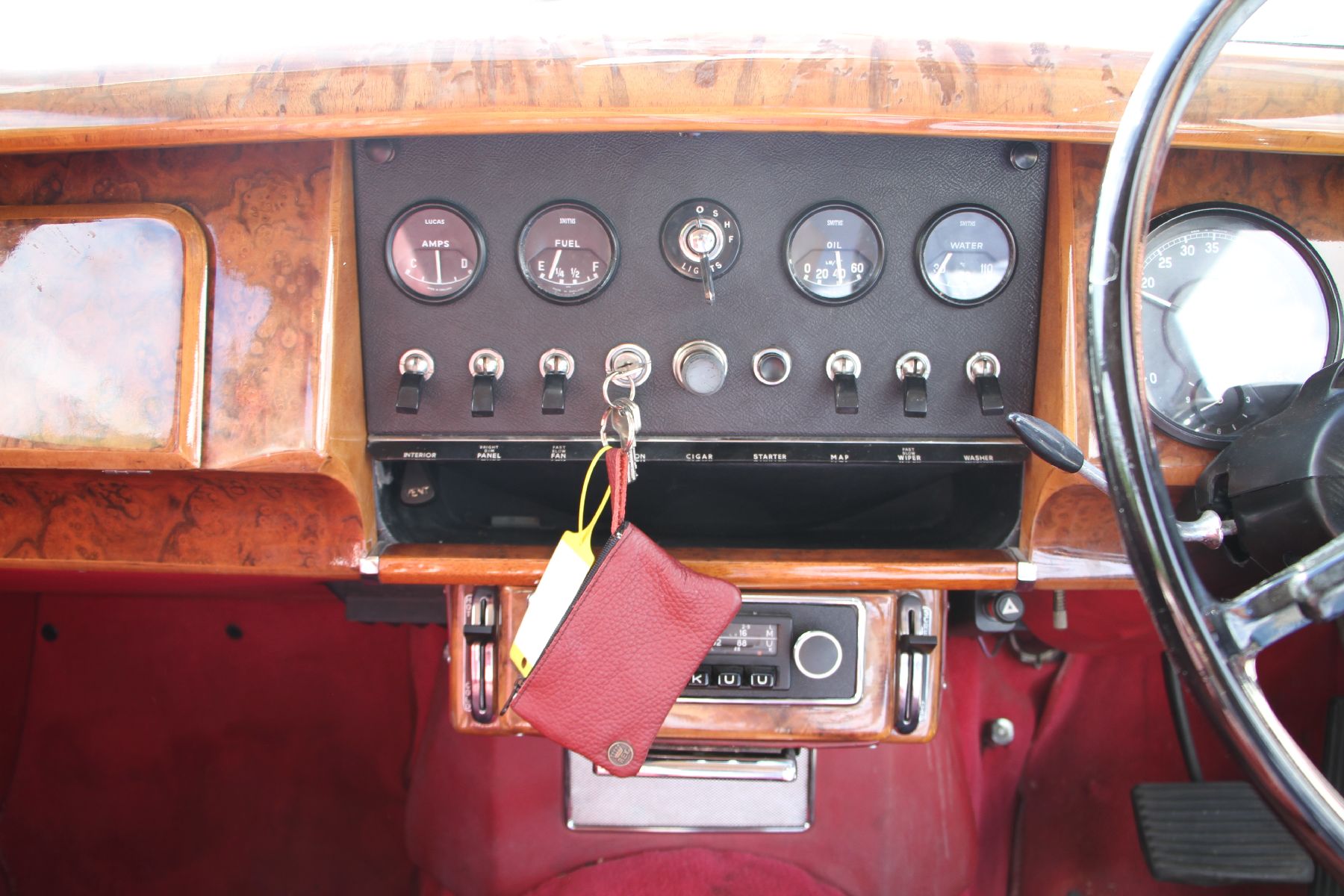 Detail g: Daimler 2,5 Liter V8 Saloon Limousine, Fahrgestellnummer: P1K1963BW, EZ 02/1968, Laufleistung ca. 22.185 miles, H-Zulassung, 124 PS, ...