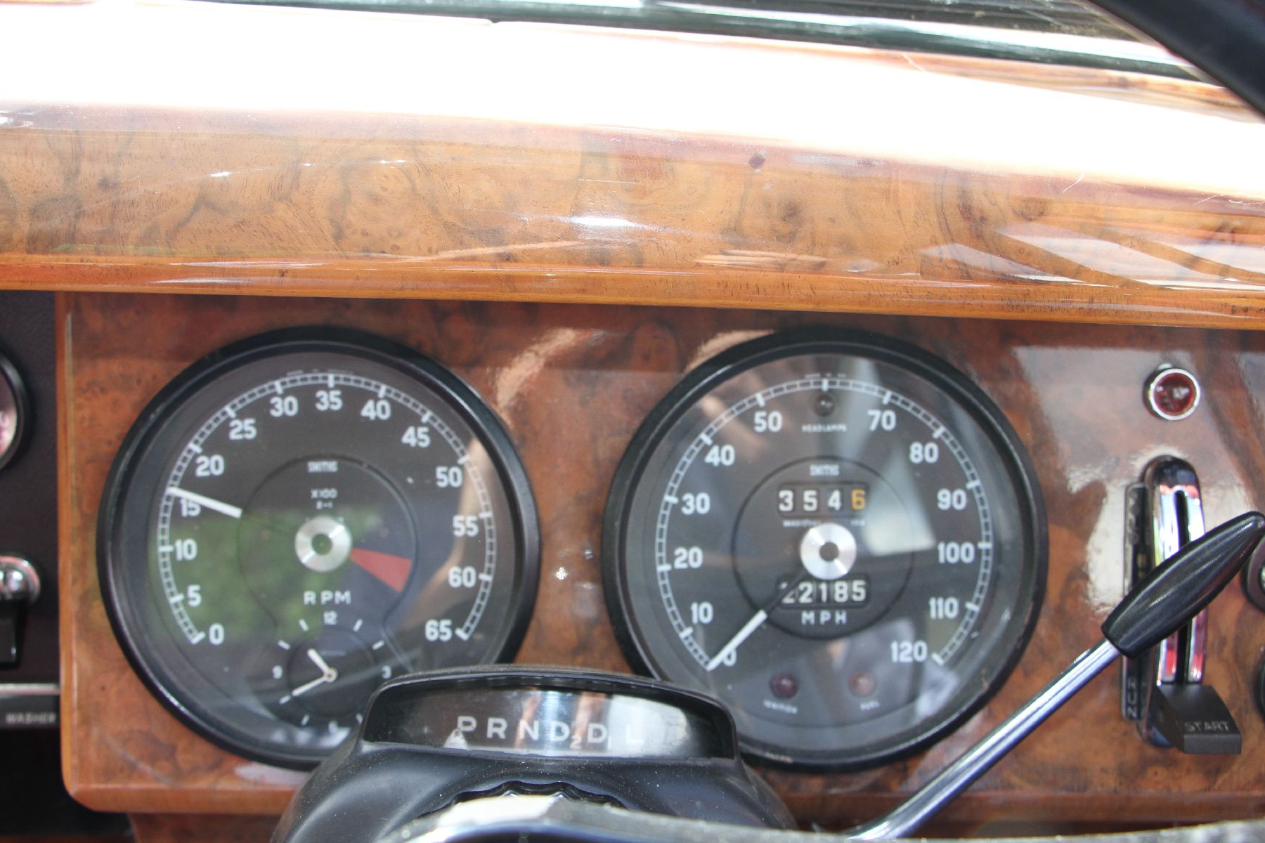 Detail h: Daimler 2,5 Liter V8 Saloon Limousine, Fahrgestellnummer: P1K1963BW, EZ 02/1968, Laufleistung ca. 22.185 miles, H-Zulassung, 124 PS, ...