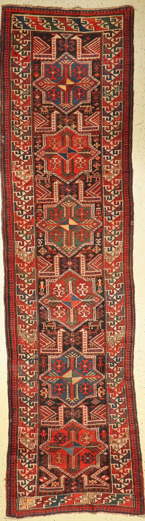 Karabagh Akstafa Design, Kaukasus, um 1940,Wolle auf Wolle, ca. 350 x 97 cm, EHZ: 3(verfärbt)