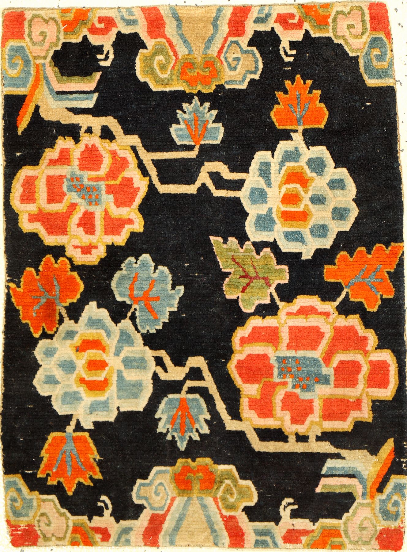 Schigatse "Goyul" alt, Südtibet, um 1920, Wolle geknüpft auf Wolle. Dekorativer tibetischer Goyul mit Päonien Muster, ca. 73 x 55 cm, ...