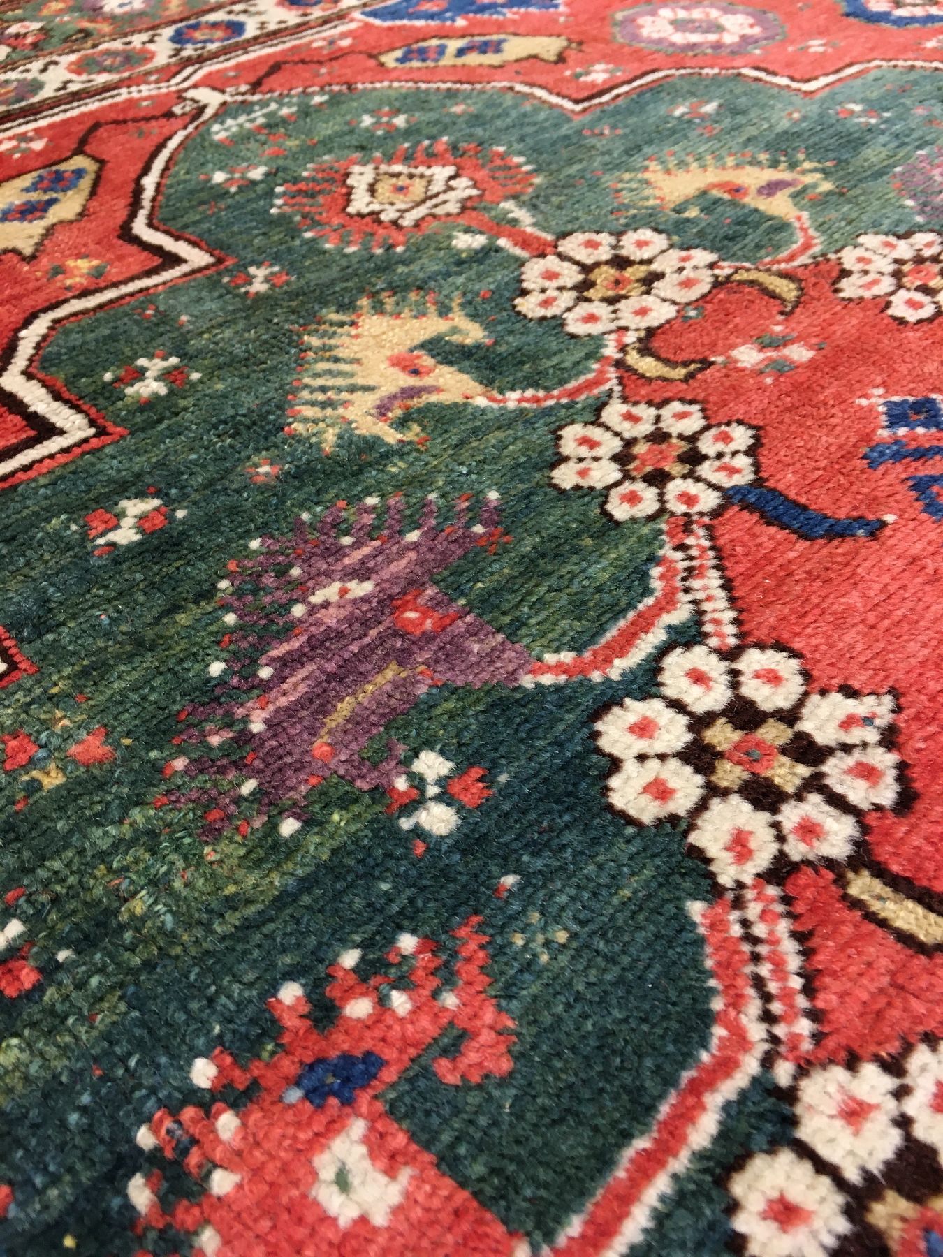 Detail e: Seltener Dazgiri antik (Publiziert in der Hali), Westanatolien, frühes 19.Jhd., Wollegeknüpft auf Wolle. Sehr feiner und früher Dazgiri Teppich ...
