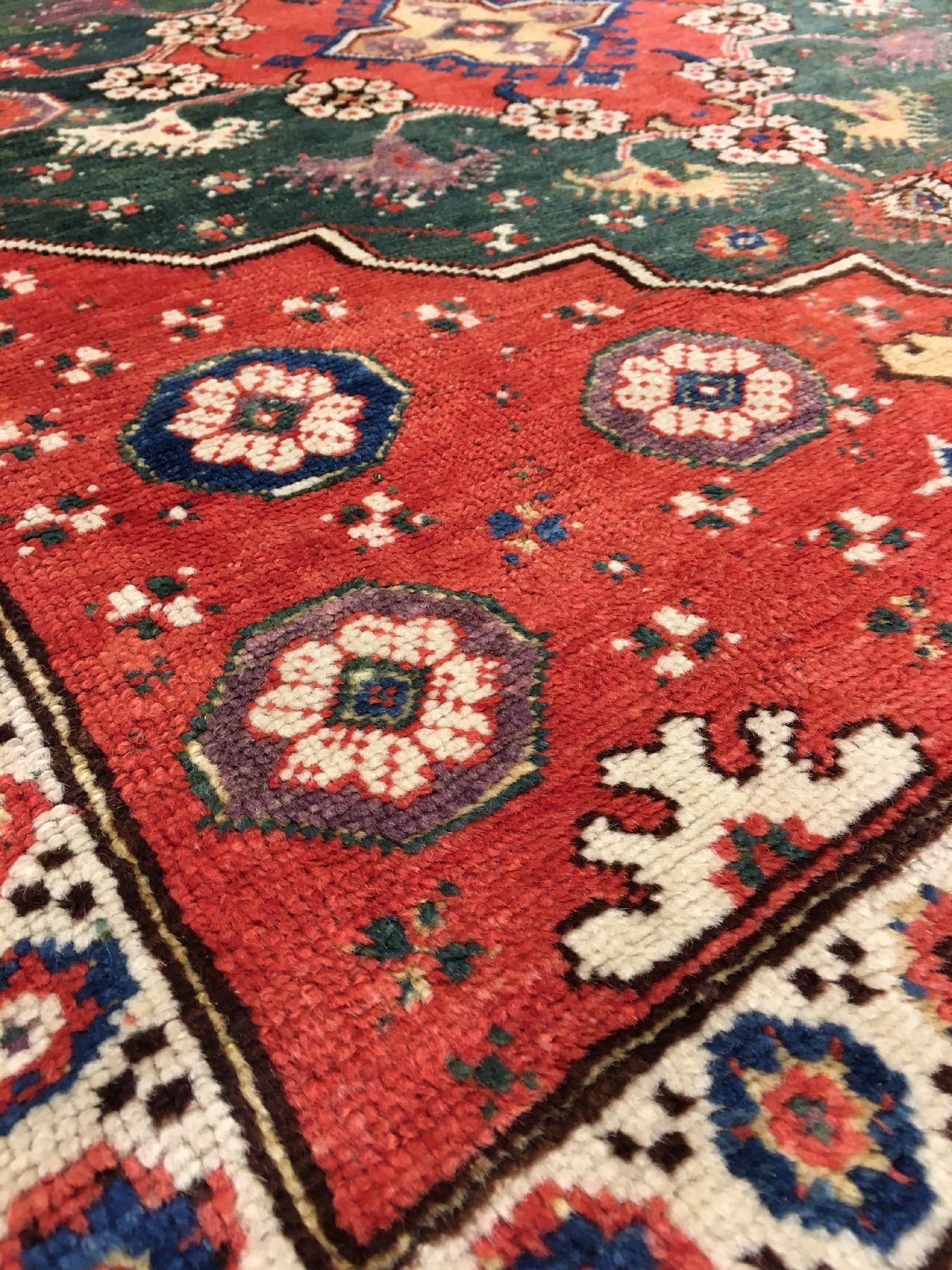 Detail f: Seltener Dazgiri antik (Publiziert in der Hali), Westanatolien, frühes 19.Jhd., Wollegeknüpft auf Wolle. Sehr feiner und früher Dazgiri Teppich ...