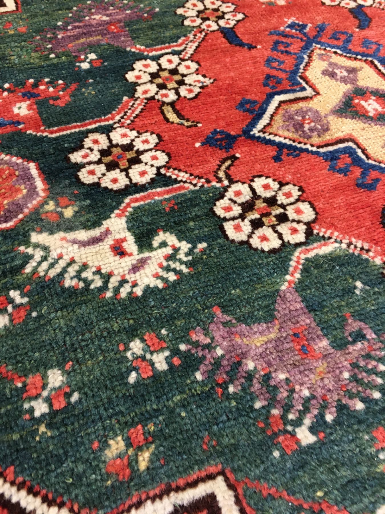 Detail g: Seltener Dazgiri antik (Publiziert in der Hali), Westanatolien, frühes 19.Jhd., Wollegeknüpft auf Wolle. Sehr feiner und früher Dazgiri Teppich ...