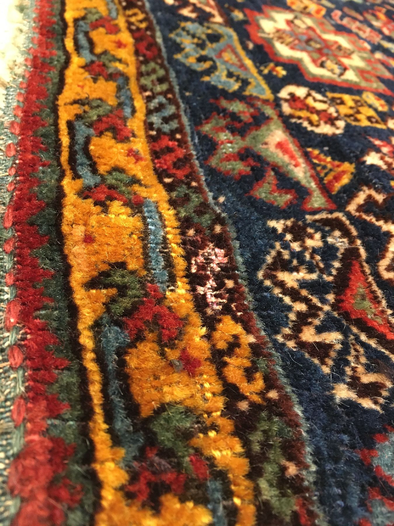 Detail d: Feine Gaschgai "Taschenfront" antik (Violette Seidenschüsse und Highlights), Südwestpersien Fars-Region, 19.Jhd., Wolle geknüpft auf ...