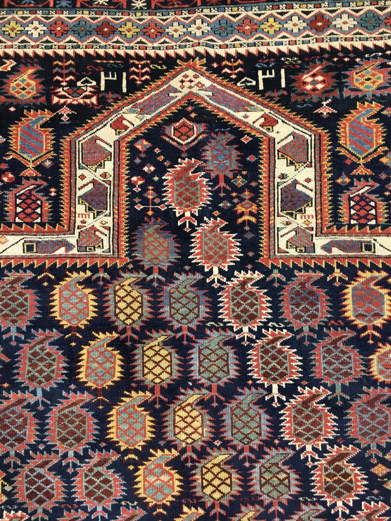 Detail e: Sehr feiner Marasali "Gebetsteppich" antik, Ostkaukasus Schirwan-Gebiet, Datiert 1910, Wolle geknüpft auf Wolle. Bemerkenswert fein ...