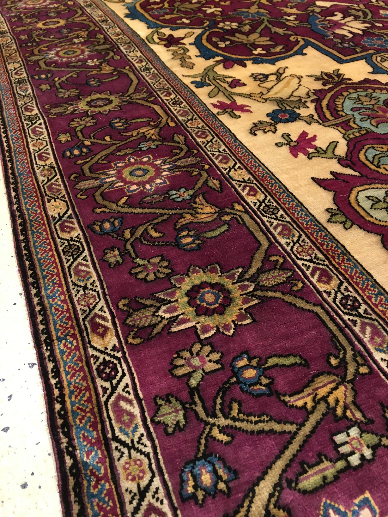 Detail g: Sehr feiner exquisiter Seiden Farahan antik, Westpersien, 19.Jhd., reine Naturseide. DerFond dieses Spitzenexemplars aus Farahan zeigtein großes ...