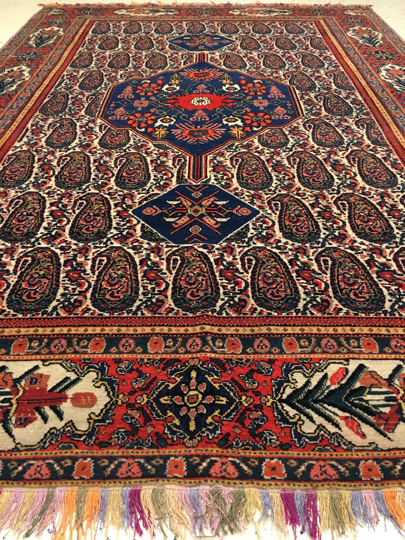 Detail c: Sehr feiner Senneh "Haftrang" antik (Multicolor Fransen und Kettfäden), Nordwestpersien, 19.Jhd., Korkwolle geknüpft auf mehrfarbige ...