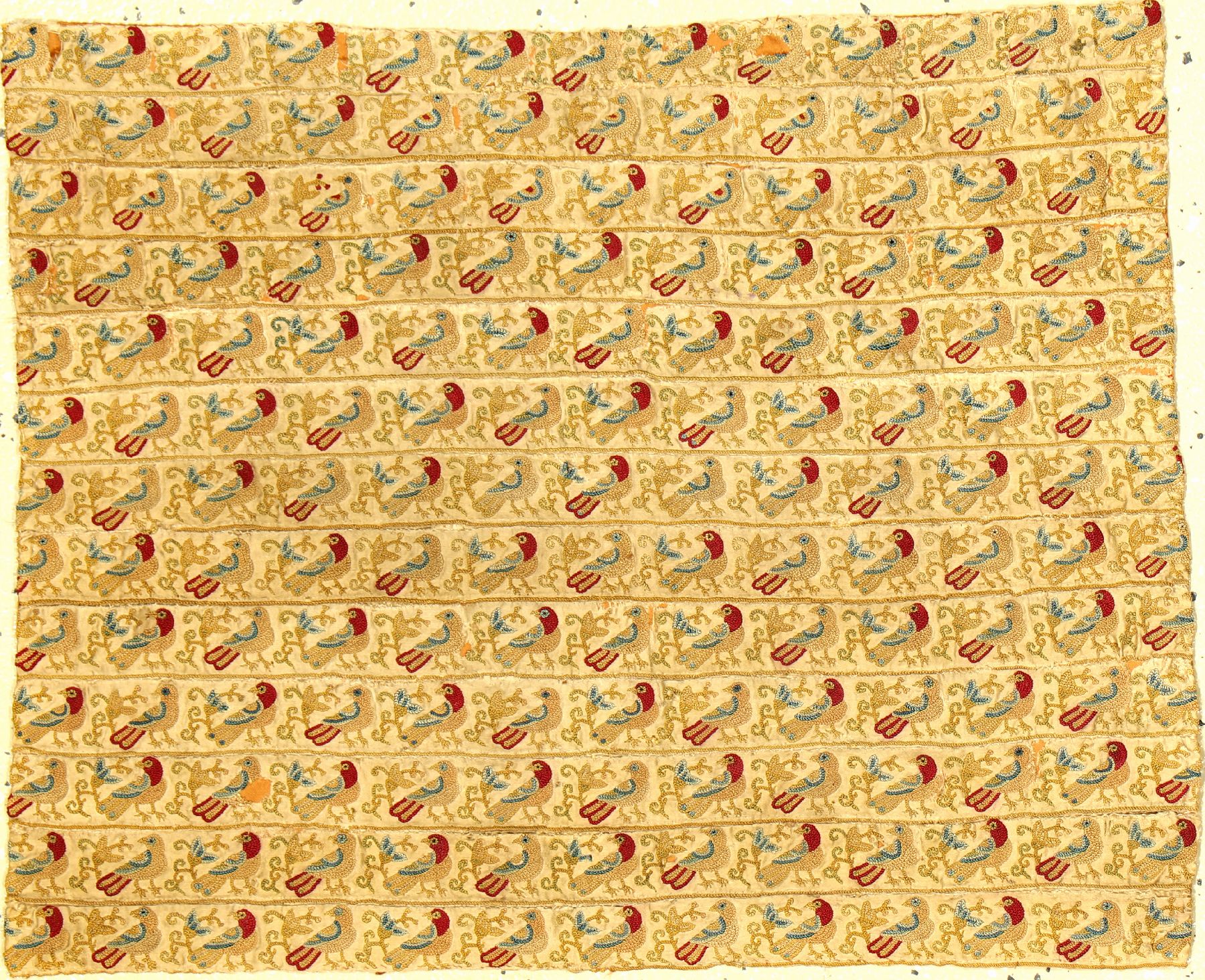 Frühes indisches "Textil" antik (Fragment), Indien, 1.Hälfte 19.Jhd., Seide auf Seide. Feines Textil aus Indien mit Vogel Rapportmuster, ...