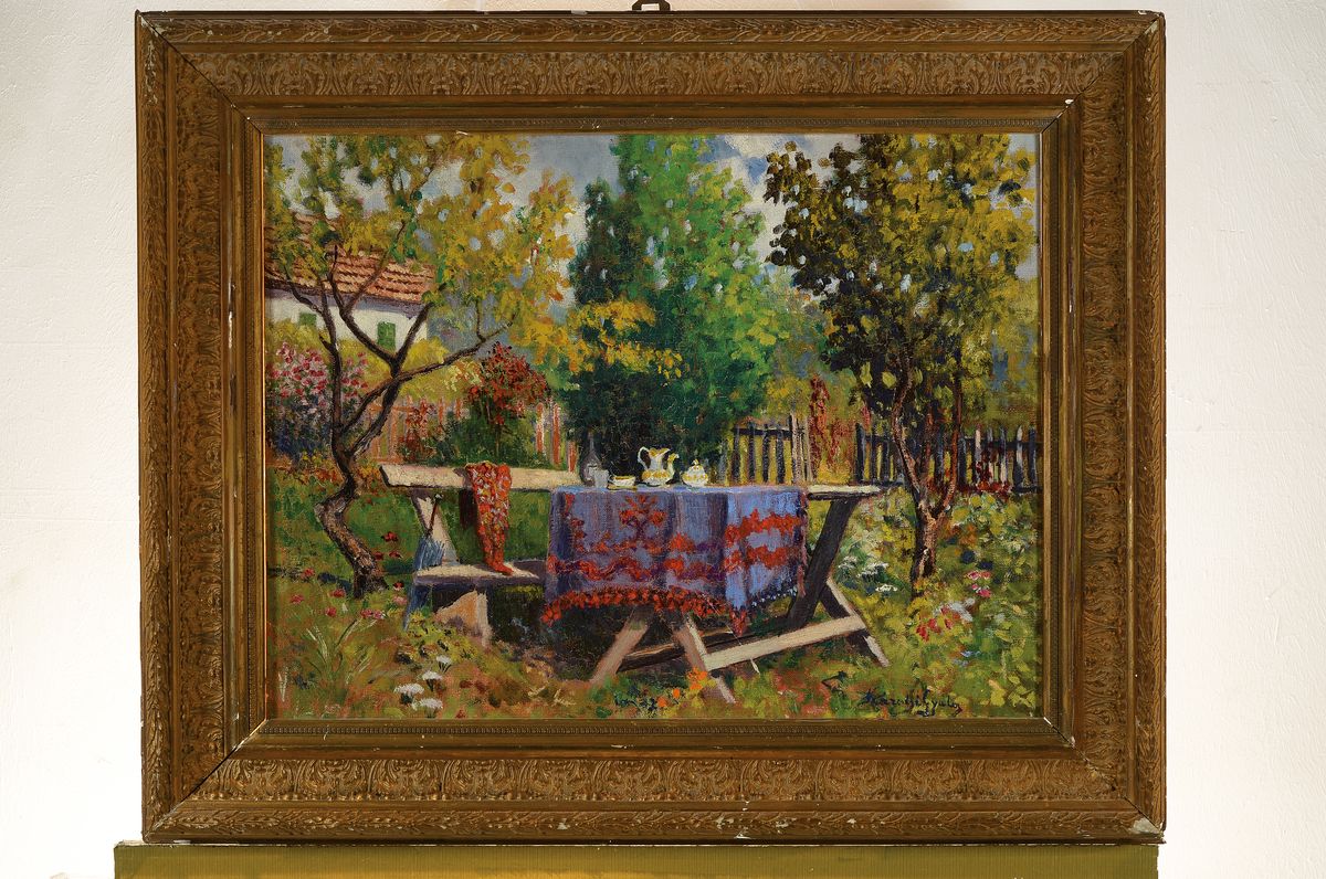 Detail k: Ungarischer Maler, unleserlich signiert, um 1900/20, Gartenansicht mit Sitzgruppe, Öl/Malkarton, ca. 50 x 58 cm, Prunkrahmen l. besch.