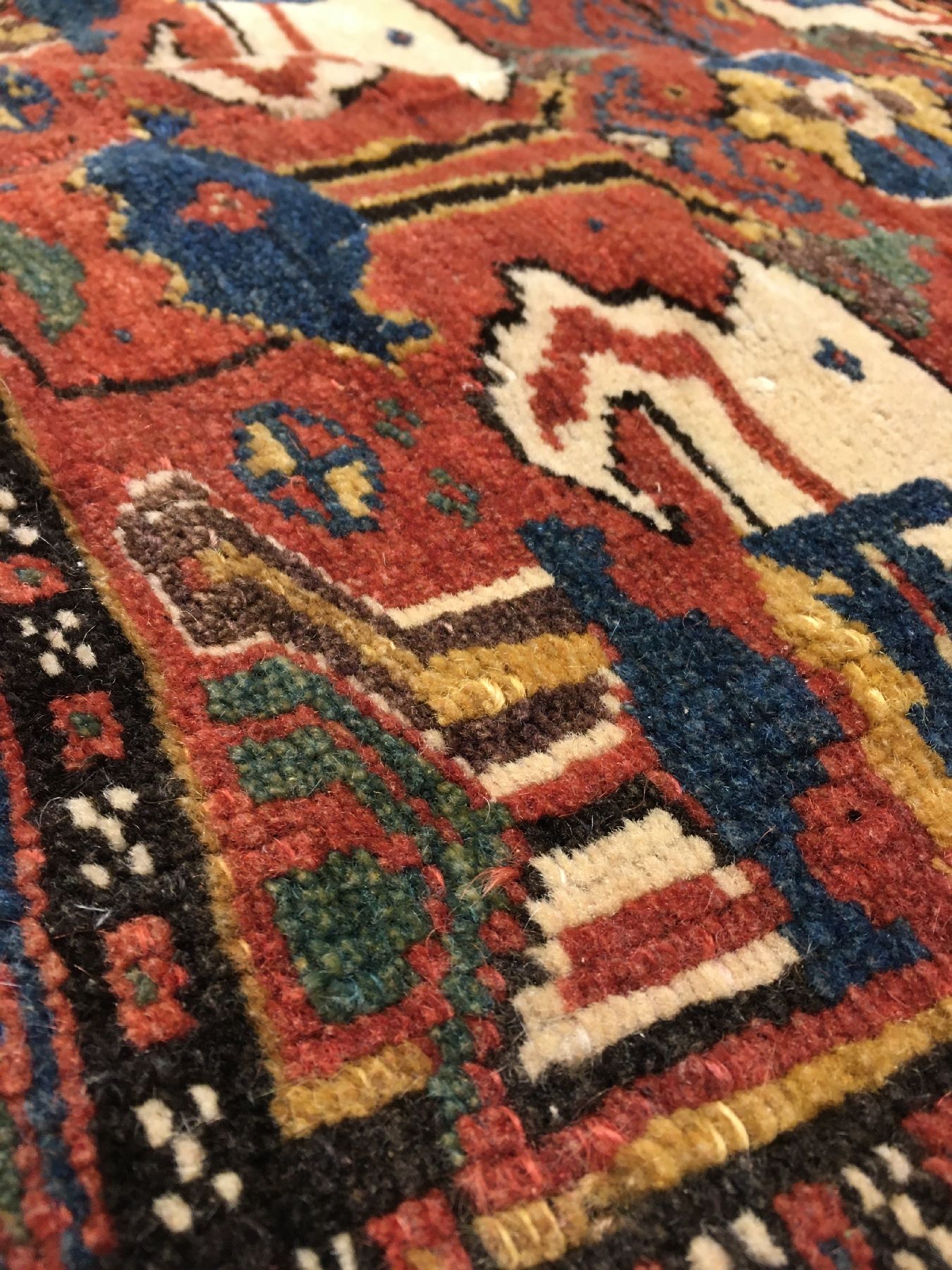 Detail d: Seltene Sautschbulag "Khordjin" antik, Nordwestpersien Urmia-See, Ende 19.Jhd., Wolle geknüpft auf Wolle. Rare kurdische Doppeltasche aus ...