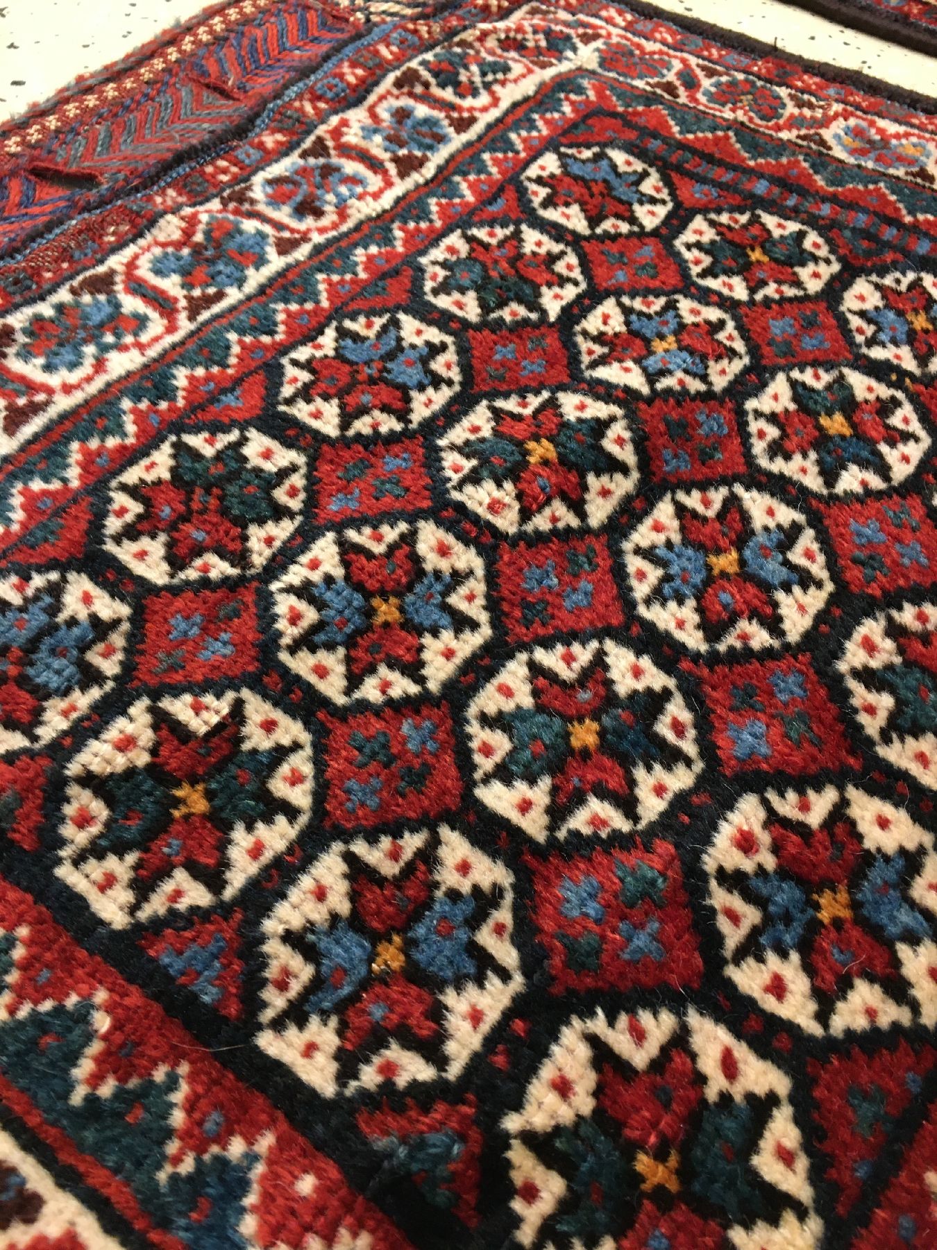 Detail c: 1 Paar Khamseh "Taschenfronten" antik, Südwestpersien Fars-Region, 19.Jhd., Wolle geknüpft auf Wolle. Zwei Khamseh Taschenfronten im ...