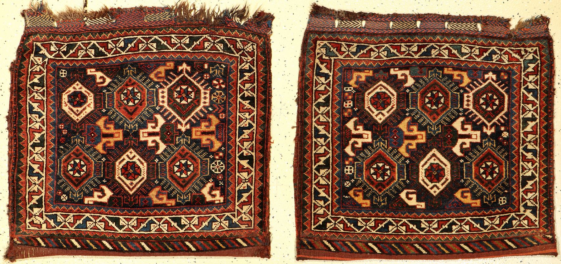 1 Paar Khamseh "Taschen" antik, Südwestpersien Fars-Region, Ende 19.Jhd., Wolle geknüpft auf Wolle/Ziegenhaar. Zwei Große Taschen mit ...