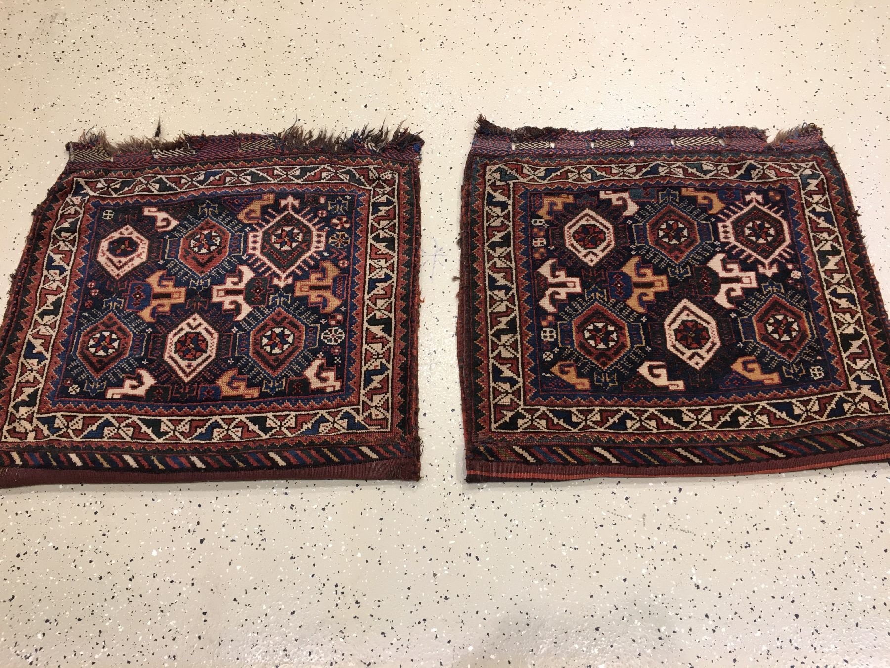 Detail a: 1 Paar Khamseh "Taschen" antik, Südwestpersien Fars-Region, Ende 19.Jhd., Wolle geknüpft auf Wolle/Ziegenhaar. Zwei Große Taschen mit ...