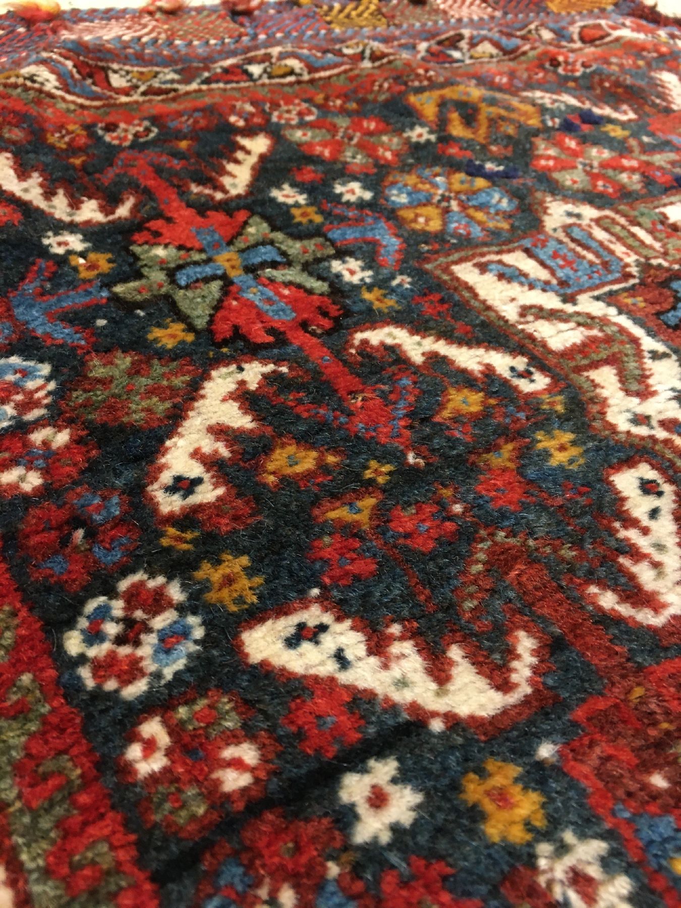 Detail c: Khamseh "Taschefront" antik, Südwestpersien Fars-Region, 19.Jhd., Wolle geknüpft auf Wolle/Ziegenhaar. Große Taschenfront der Khamseh ...