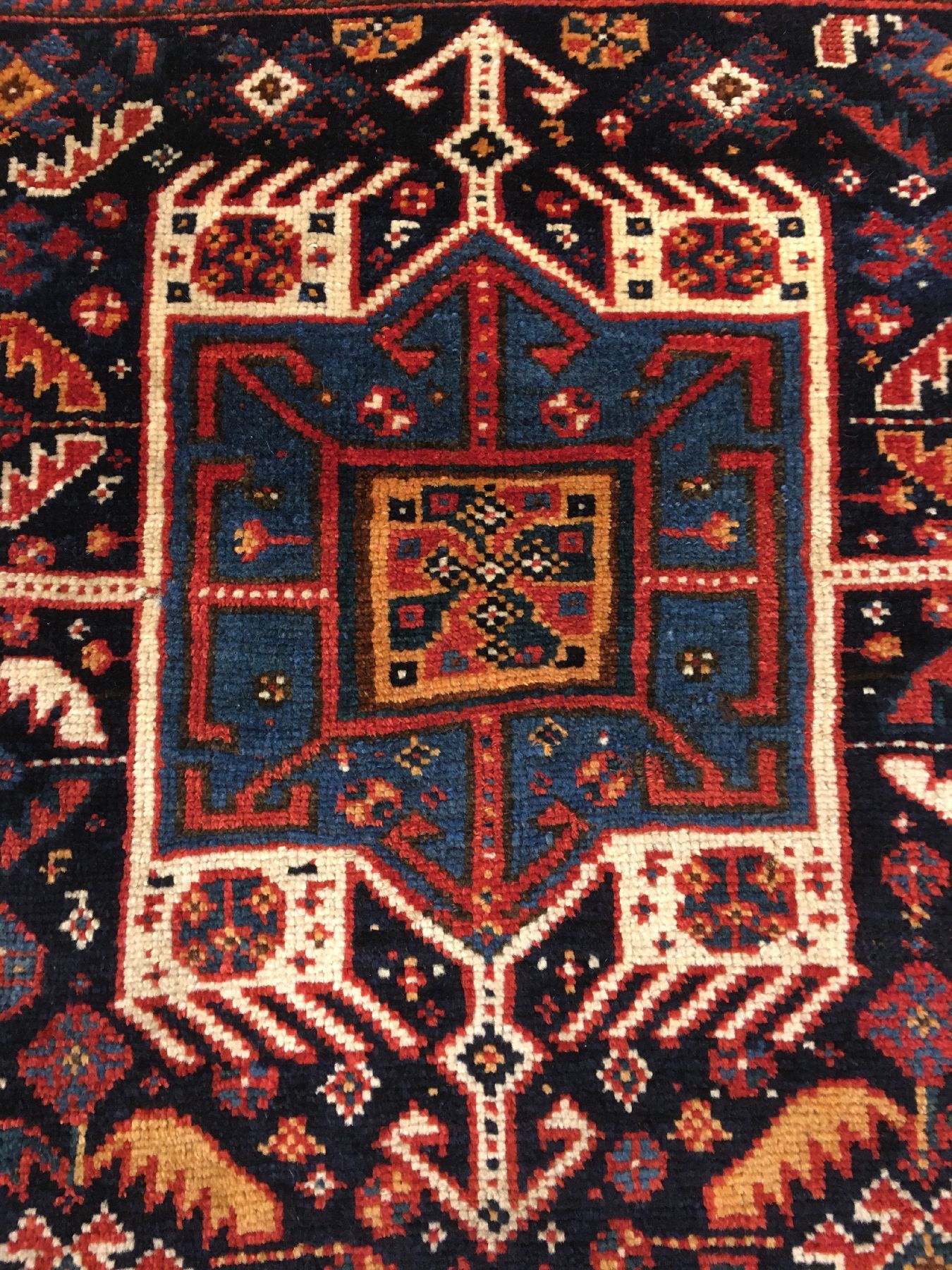 Detail c: Große Khamseh "Taschenfront" antik, Südwestpersien Fars-Region, 19.Jhd., Wolle geknüpft auf Wolle/Ziegenhaar. Seltene großformatige ...