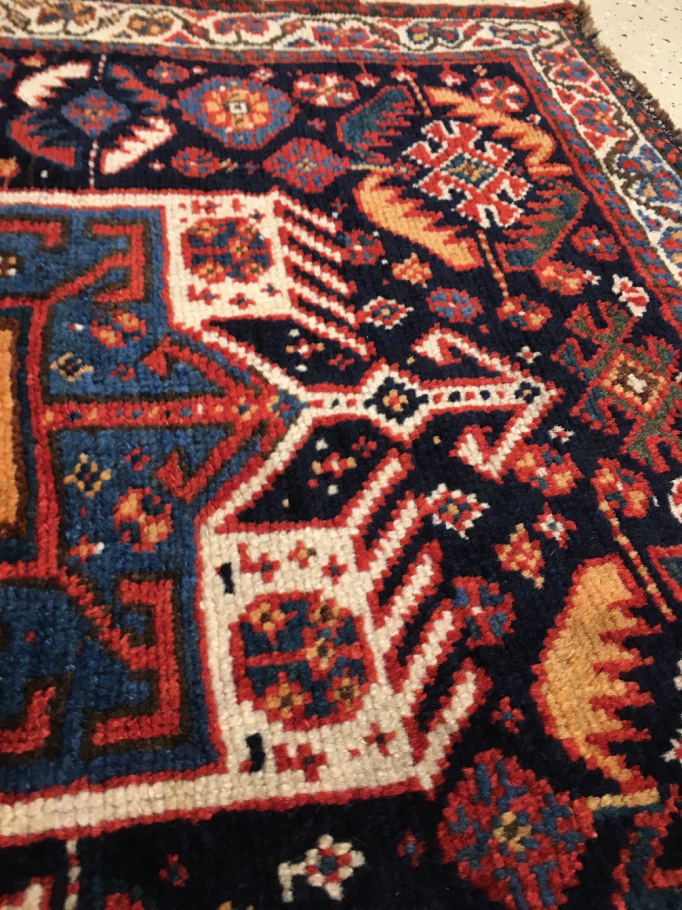 Detail d: Große Khamseh "Taschenfront" antik, Südwestpersien Fars-Region, 19.Jhd., Wolle geknüpft auf Wolle/Ziegenhaar. Seltene großformatige ...