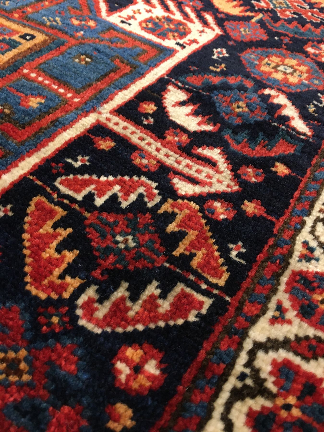 Detail e: Große Khamseh "Taschenfront" antik, Südwestpersien Fars-Region, 19.Jhd., Wolle geknüpft auf Wolle/Ziegenhaar. Seltene großformatige ...