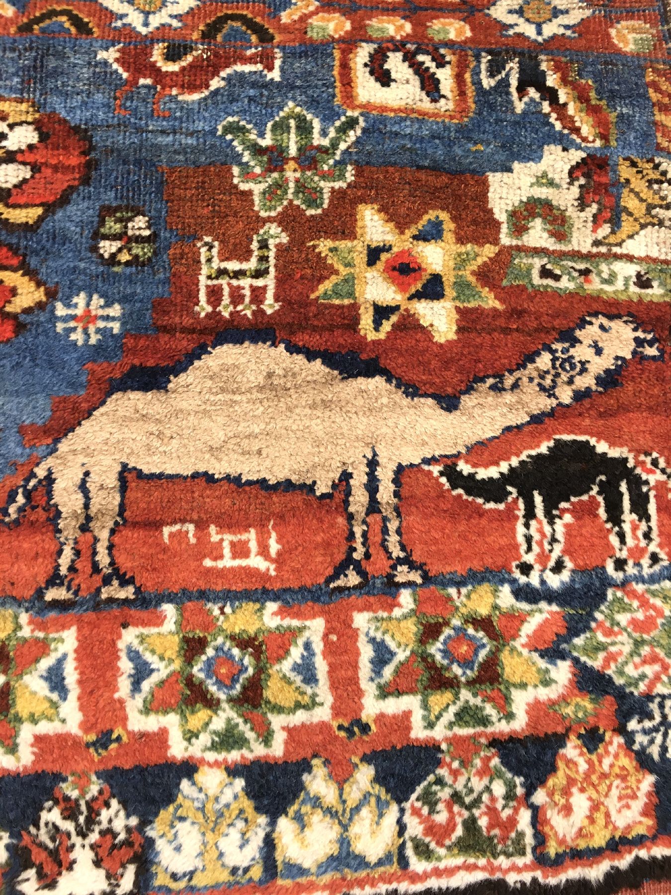 Detail b: Seltene Gaschgai "Gaschguli-Stamm" Wagireh antik (Mit Kamel Motiven), Südwestpersien Fars-Gebiet, Ende 19.Jhd., Wolle mit Kamelwolle ...