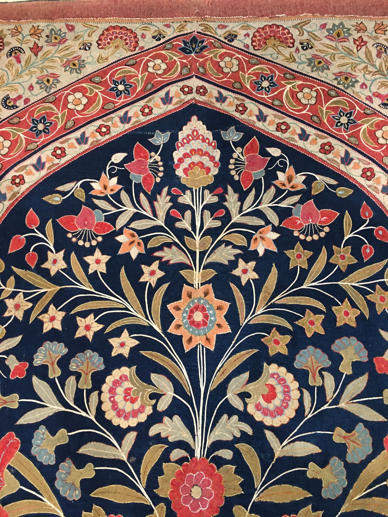Detail e: Frühe Rascht "Susani" mit Metallbrokat antik, Nordpersien Kaspisches-Meer Gilan, 18.Jhd., Filz/Seide/Metall/Rückseitig nachträglich mit ...