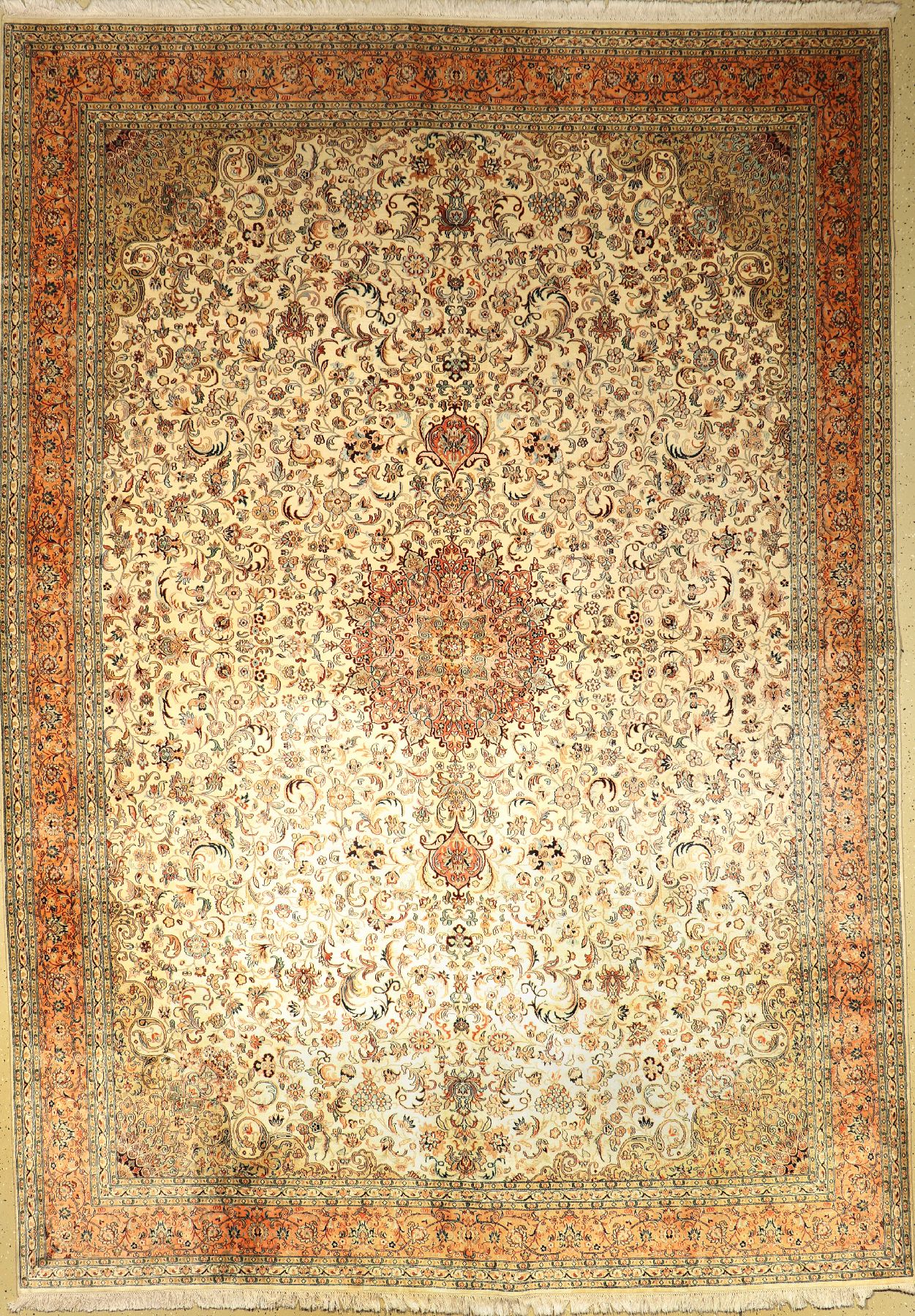 Kashmir, Indien, ca. 40 Jahre, Kunstseide, ca. 348 x 247 cm, EHZ: 2