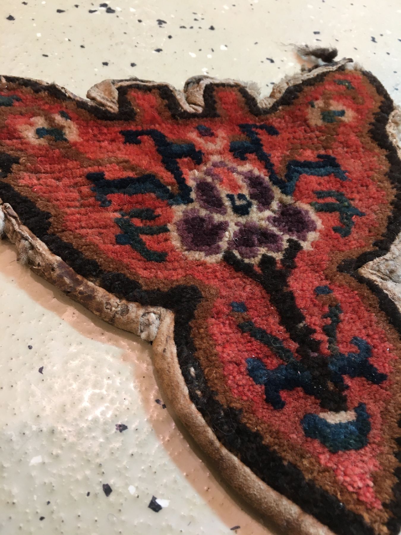 Detail e: (2 Lots) Schigatse "Tier-Kopfschmuck" alt, Südtibet, um 1920, Wolle geknüpft auf Wolle. Tibetischer Kopfschmuck für Yaks oder Lamas. ...