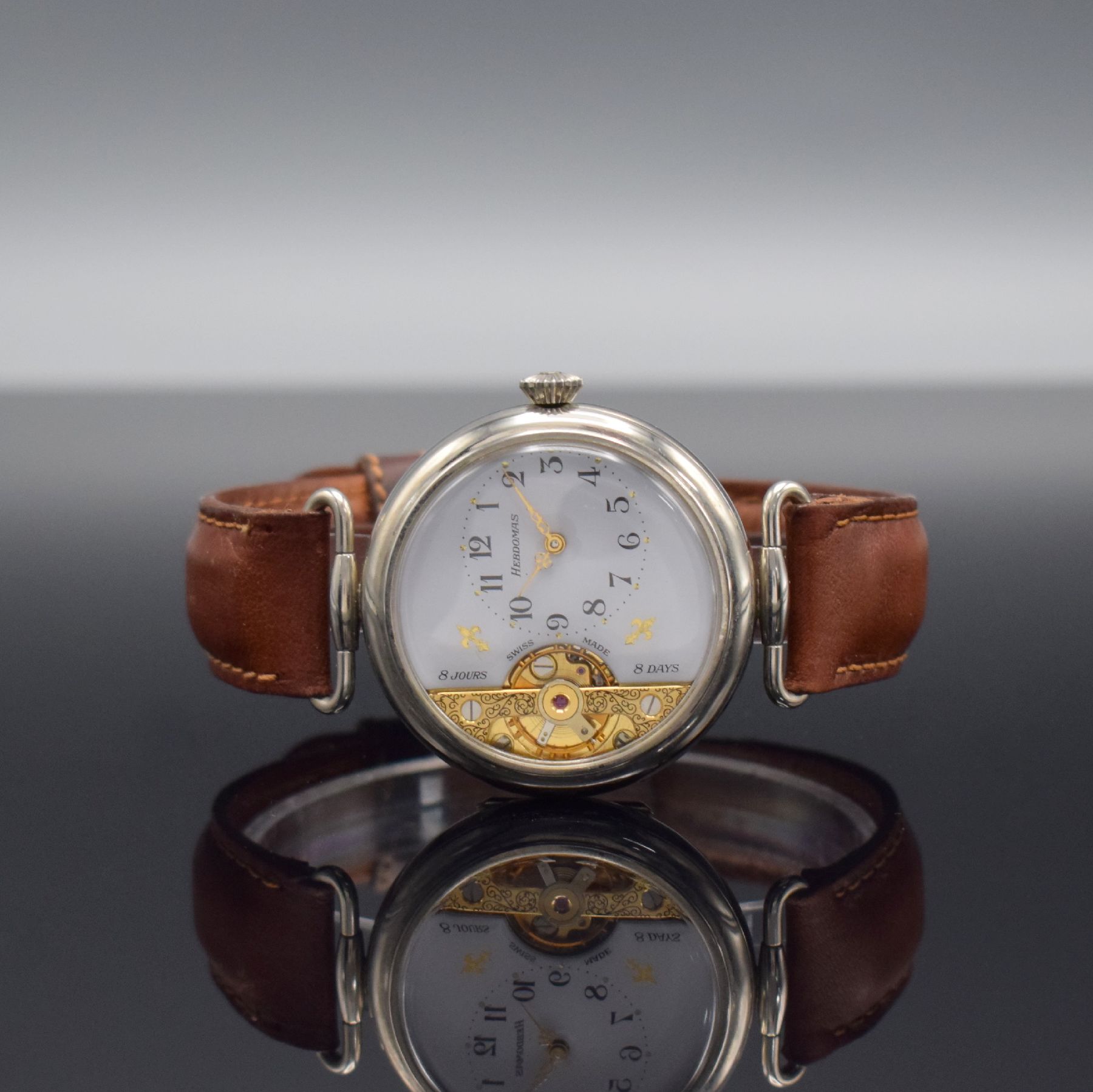 HEBDOMAS große 8-Tage Armbanduhr, Schweiz um 1990, Handaufzug, glatt. Nickel- Scharniergeh., bewegl. Anstöße, weißes 3/4- Zifferbl., sichtbare ...