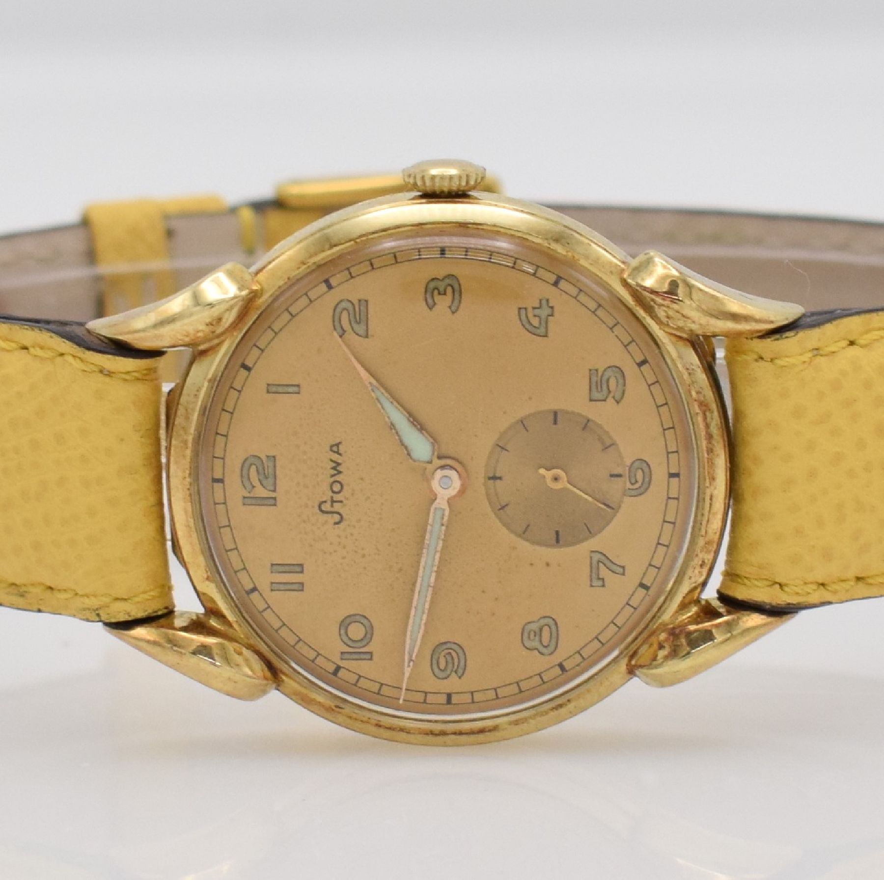 Detail a: Konvolut: 3 Armbanduhren in GG 585/000, Deutschland ca. 1945 - 1960, gedr. Geh., 1.: JUNGHANS Handaufzug Kal. 87/10, silb. Zifferbl., gold. Zeiger, ...