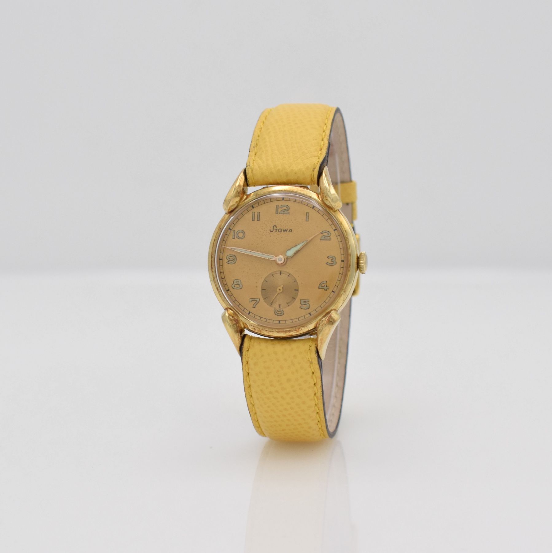 Detail b: Konvolut: 3 Armbanduhren in GG 585/000, Deutschland ca. 1945 - 1960, gedr. Geh., 1.: JUNGHANS Handaufzug Kal. 87/10, silb. Zifferbl., gold. Zeiger, ...